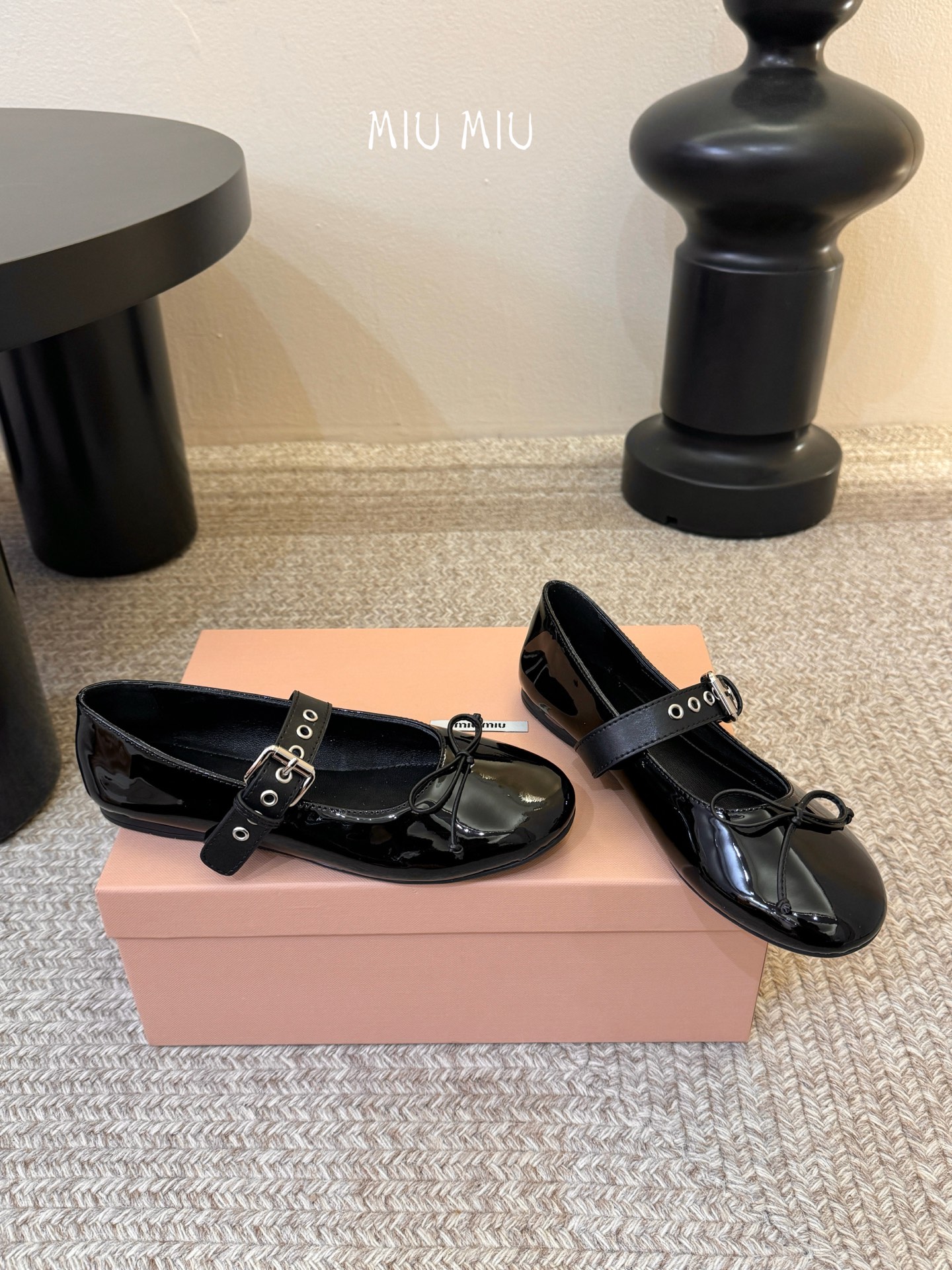 Miu Miu 缪缪 春夏季新款 芭蕾舞鞋 缪家以芭蕾的灵动意韵融于日常. 以现代笔触刻画舞鞋经典轮廓！