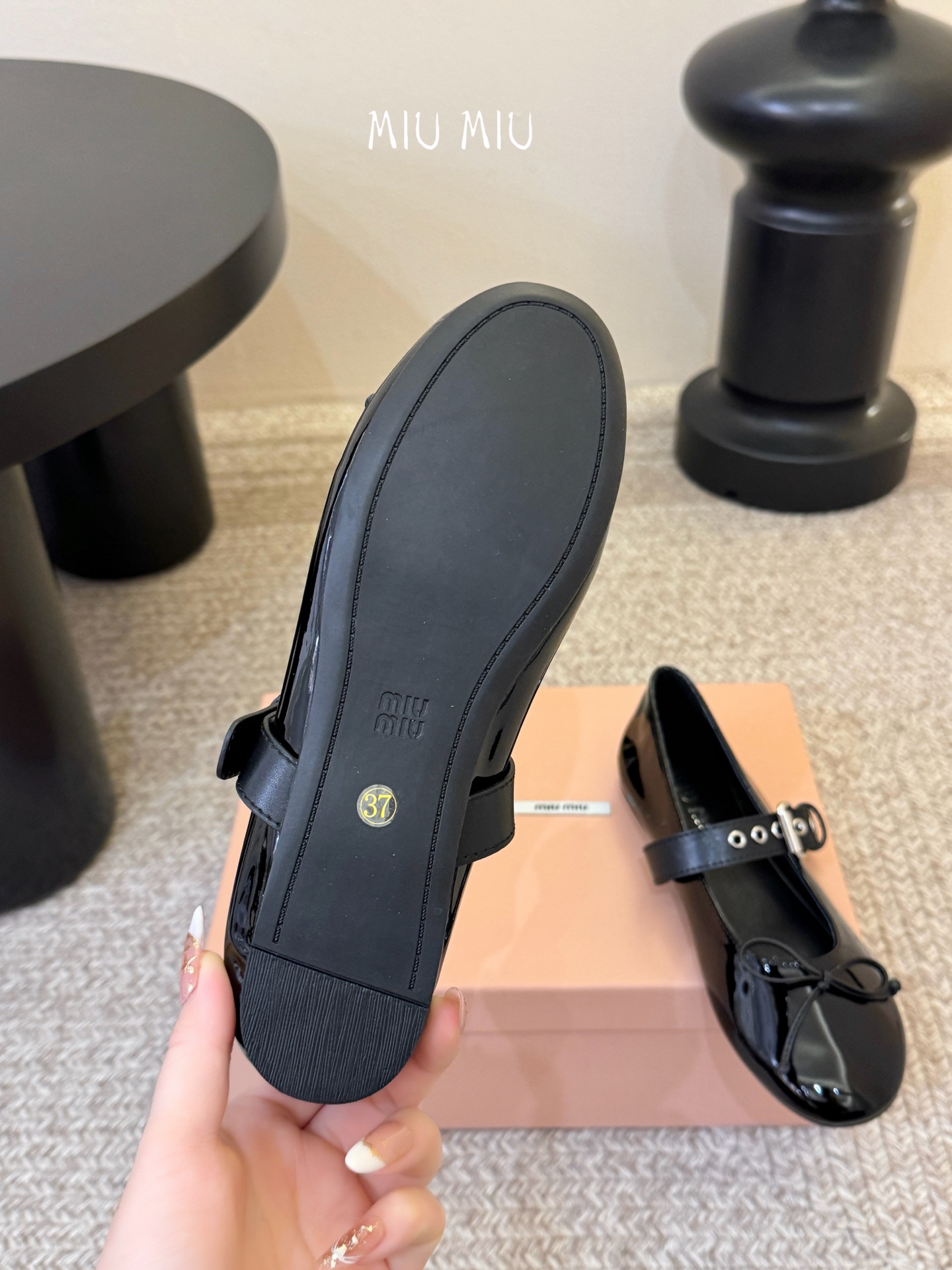 Miu Miu 缪缪 春夏季新款 芭蕾舞鞋 缪家以芭蕾的灵动意韵融于日常. 以现代笔触刻画舞鞋经典轮廓！