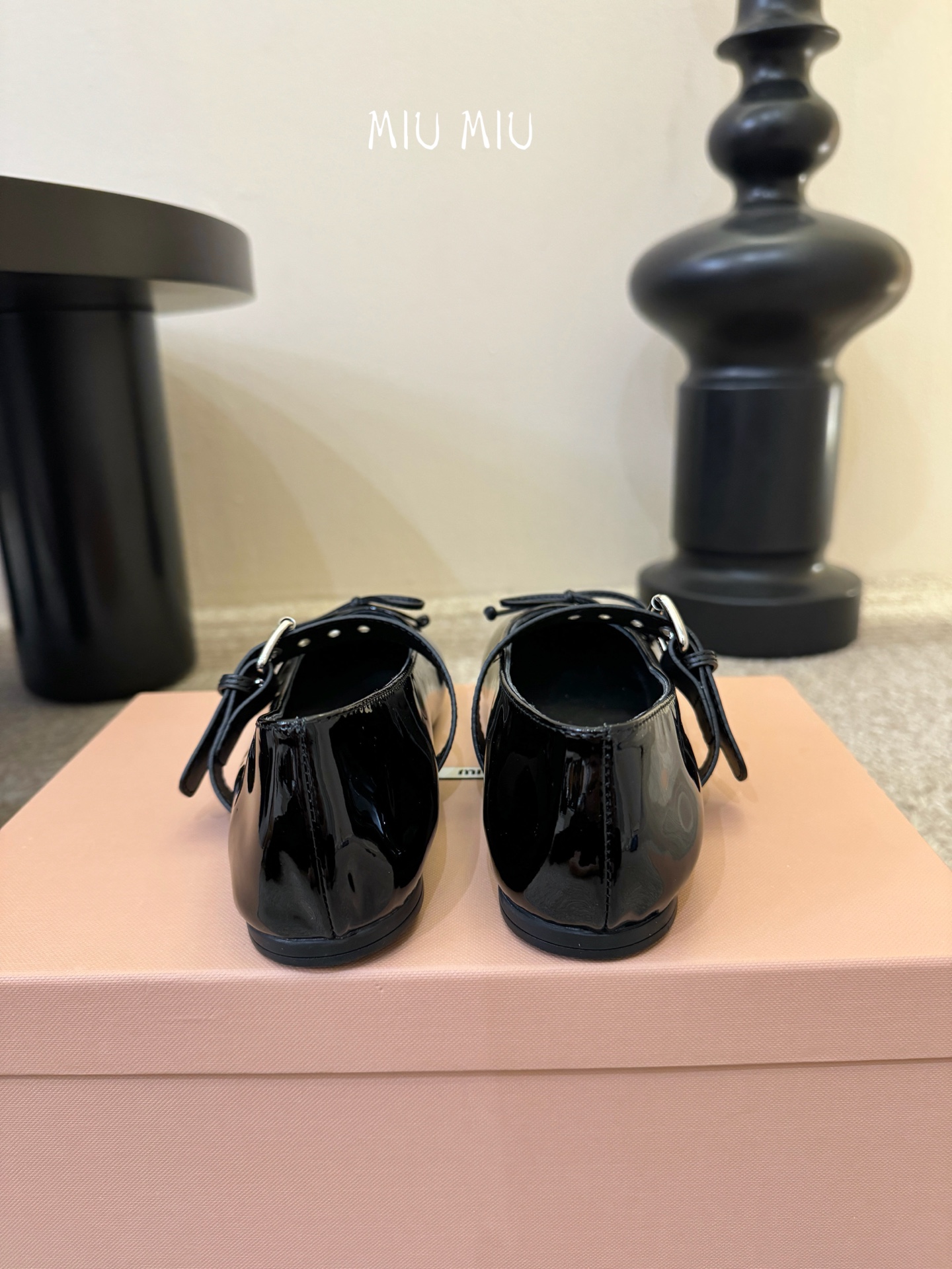 Miu Miu 缪缪 春夏季新款 芭蕾舞鞋 缪家以芭蕾的灵动意韵融于日常. 以现代笔触刻画舞鞋经典轮廓！