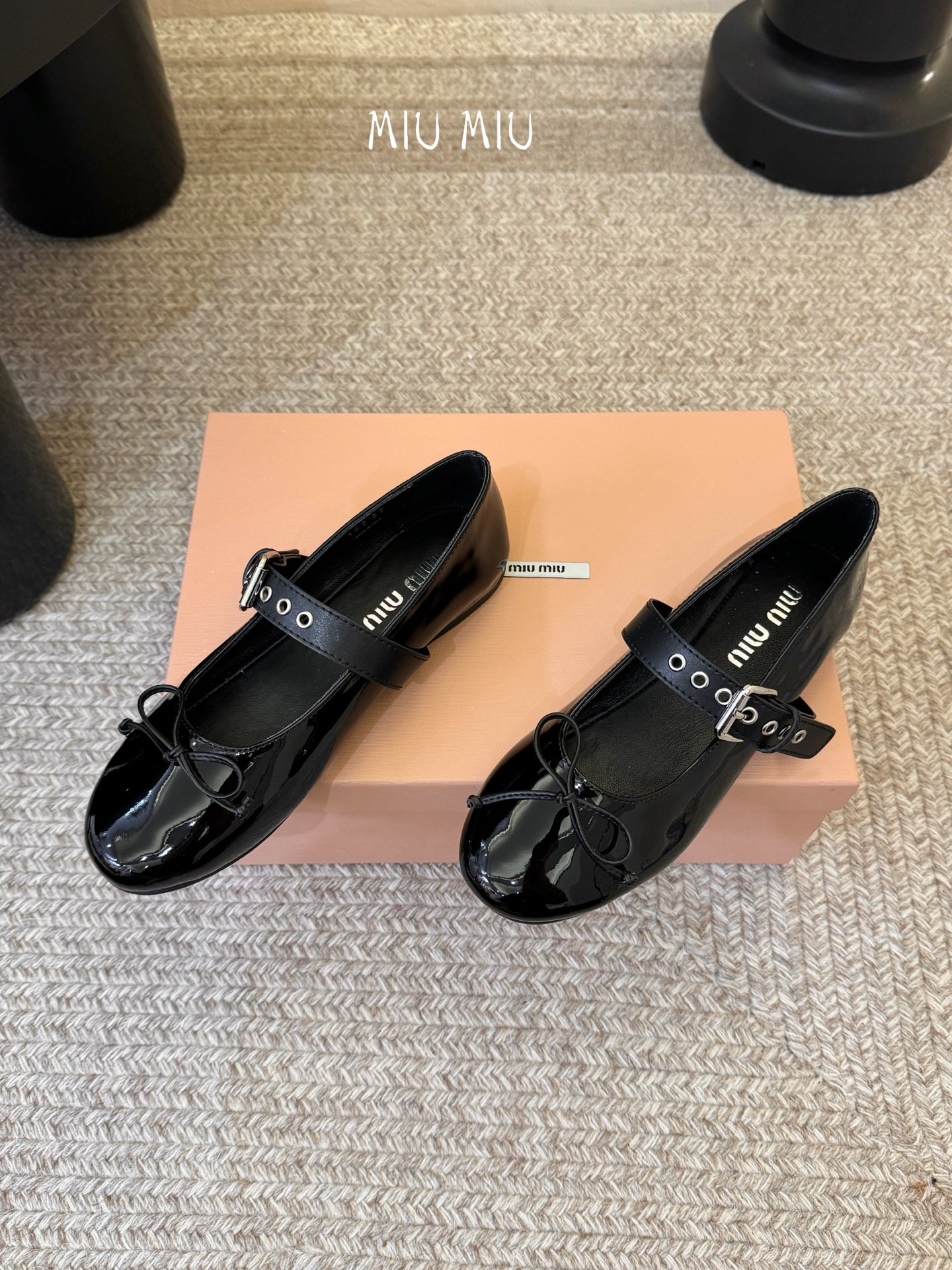 Miu Miu 缪缪 春夏季新款 芭蕾舞鞋 缪家以芭蕾的灵动意韵融于日常. 以现代笔触刻画舞鞋经典轮廓！