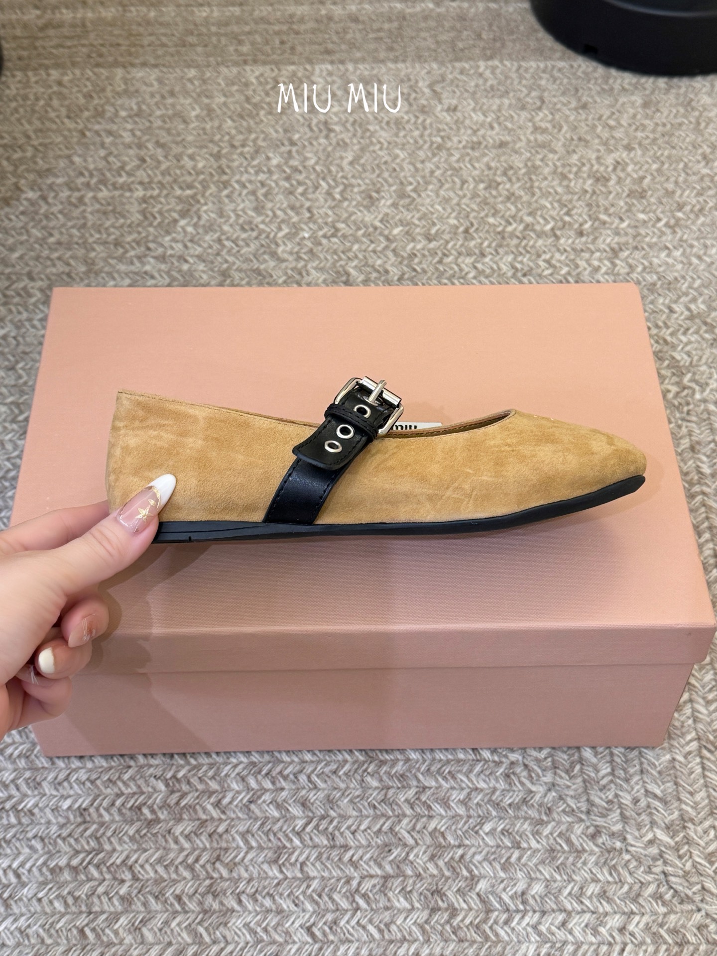 Miu Miu 缪缪 春夏季新款 芭蕾舞鞋 缪家以芭蕾的灵动意韵融于日常. 以现代笔触刻画舞鞋经典轮廓！