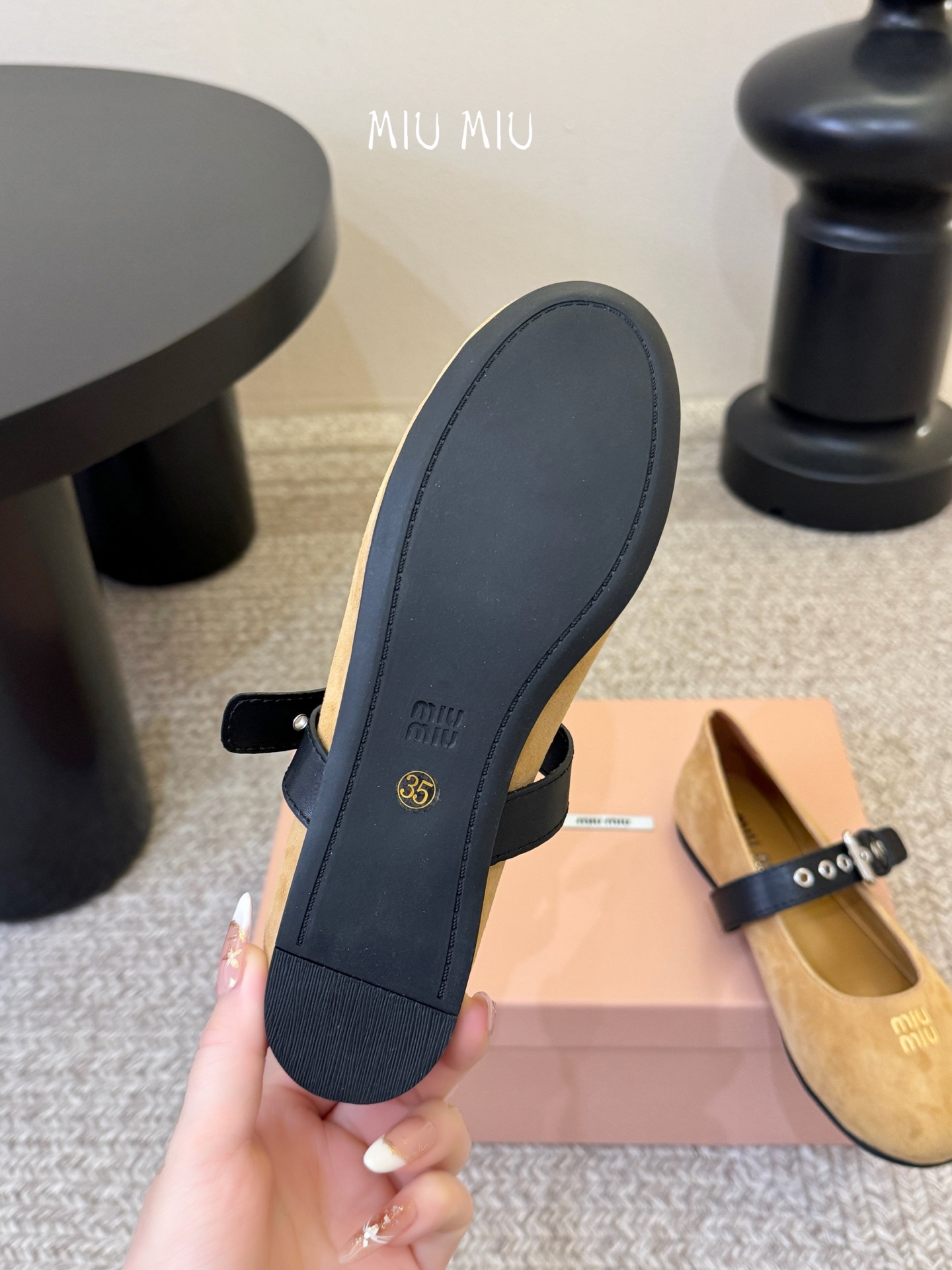 Miu Miu 缪缪 春夏季新款 芭蕾舞鞋 缪家以芭蕾的灵动意韵融于日常. 以现代笔触刻画舞鞋经典轮廓！