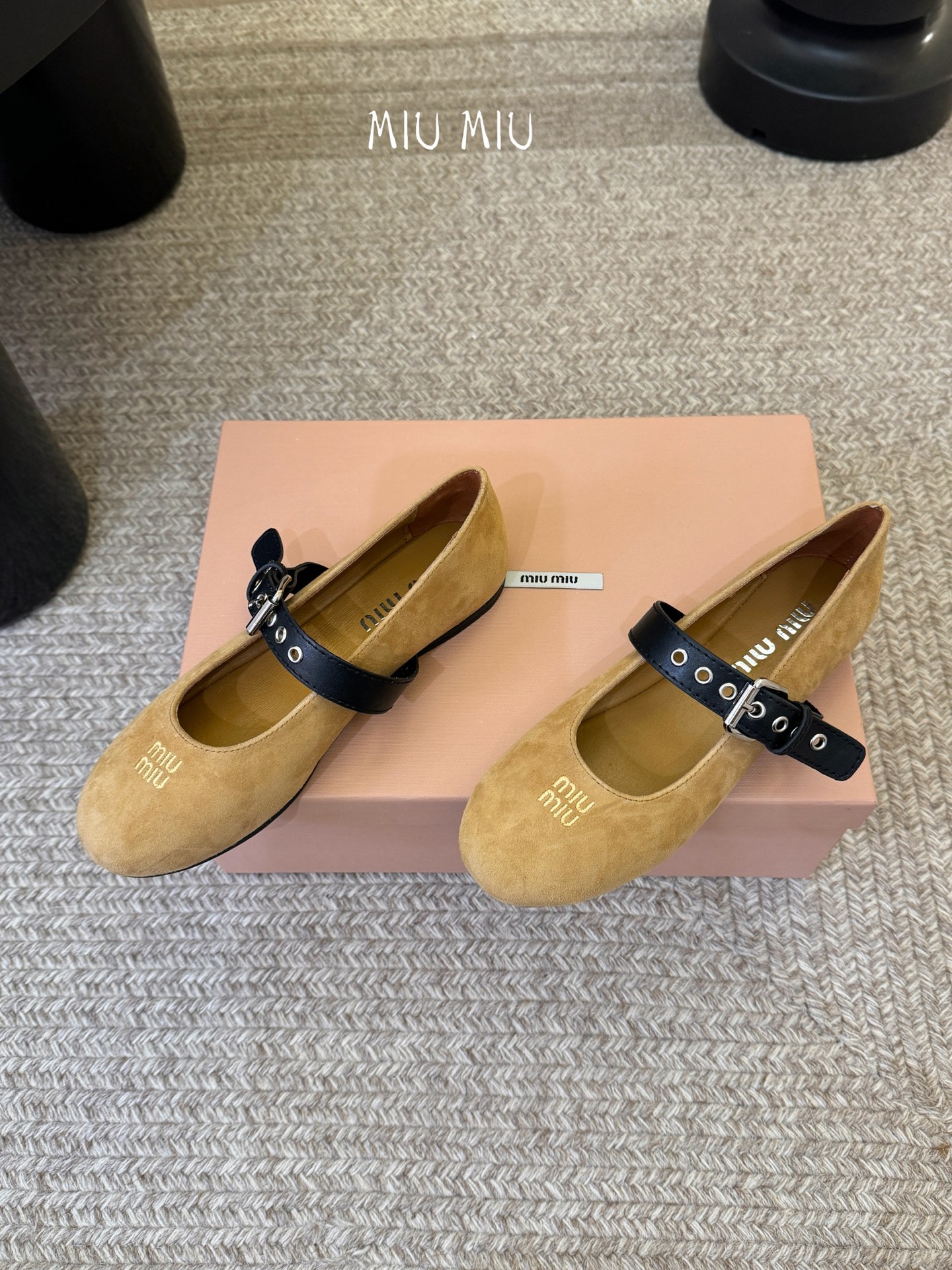 Miu Miu 缪缪 春夏季新款 芭蕾舞鞋 缪家以芭蕾的灵动意韵融于日常. 以现代笔触刻画舞鞋经典轮廓！