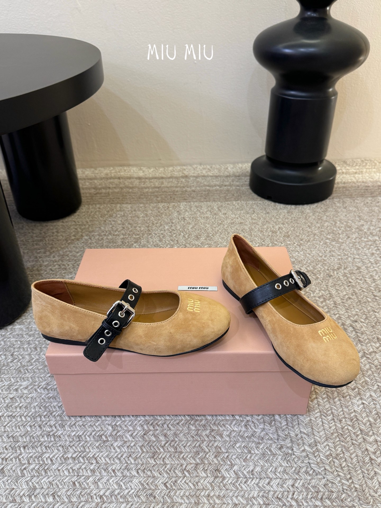 Miu Miu 缪缪 春夏季新款 芭蕾舞鞋 缪家以芭蕾的灵动意韵融于日常. 以现代笔触刻画舞鞋经典轮廓！