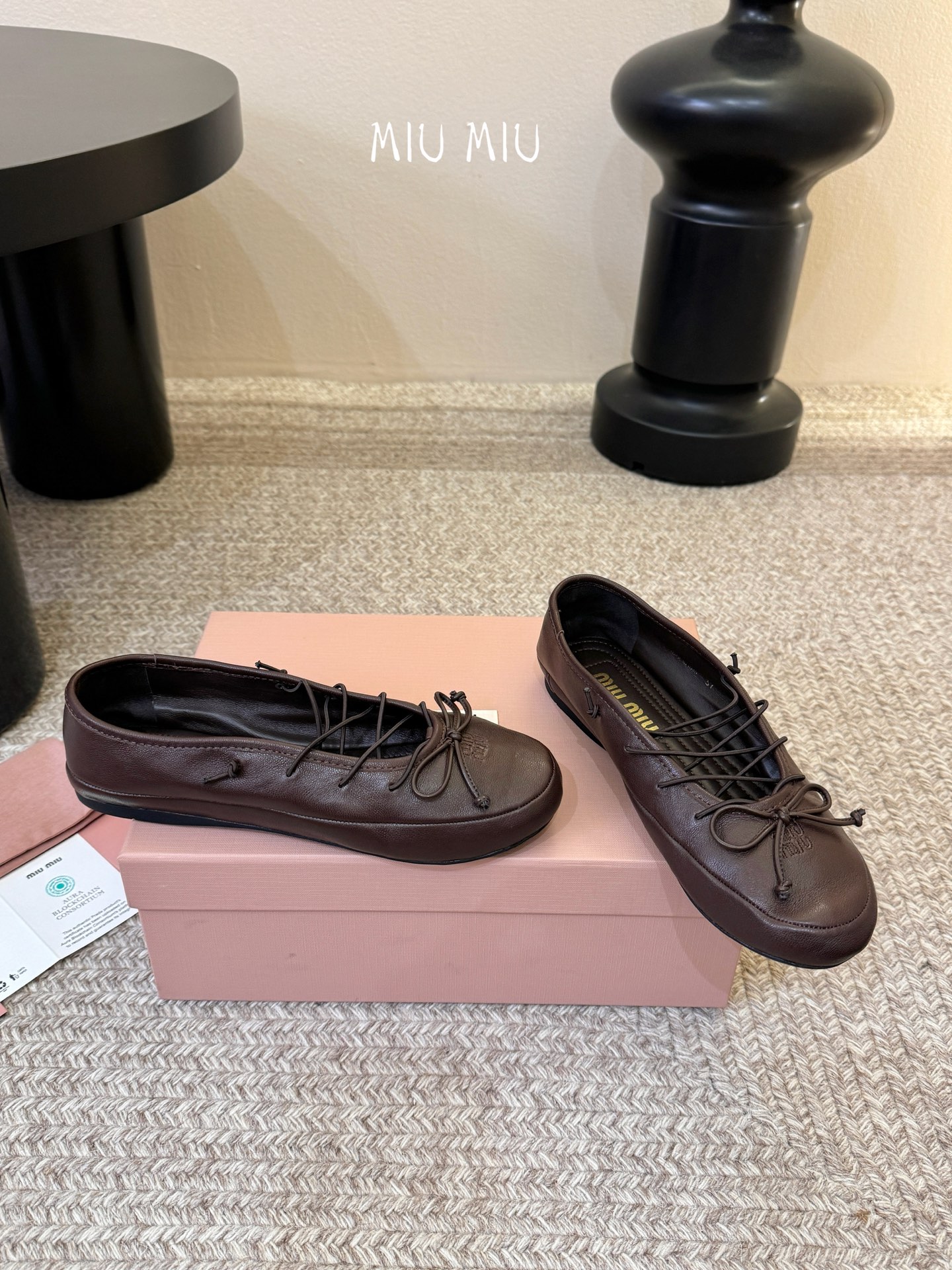 顶级Miu Miu 缪缪玛丽珍单鞋女士蝴蝶结装饰缎面芭蕾舞独家高版 Miu Miu新款平底芭蕾舞鞋开发 