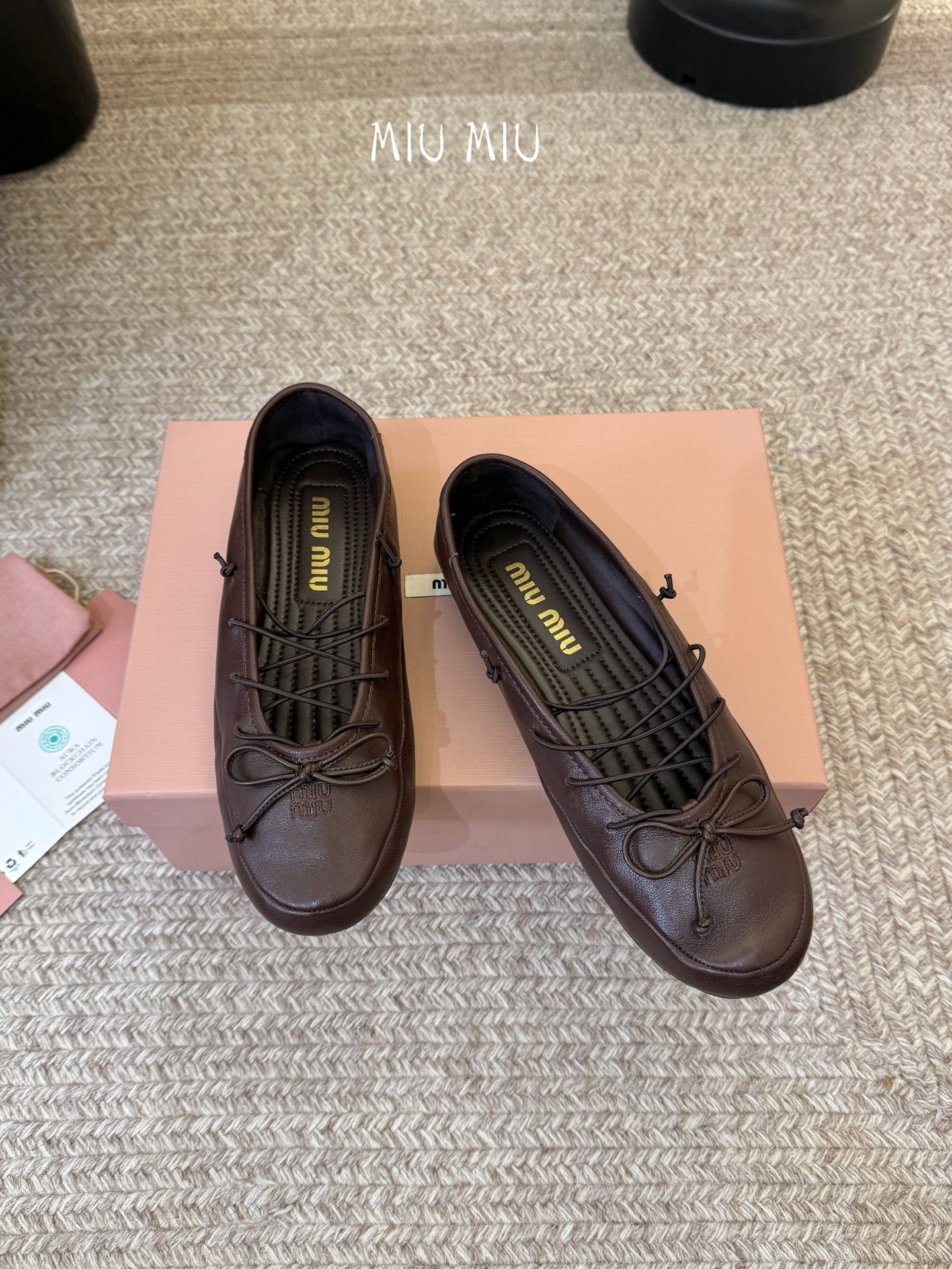 顶级Miu Miu 缪缪玛丽珍单鞋女士蝴蝶结装饰缎面芭蕾舞独家高版 Miu Miu新款平底芭蕾舞鞋开发 