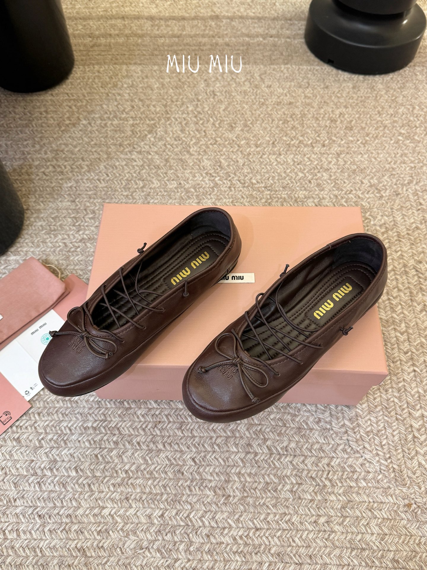 顶级Miu Miu 缪缪玛丽珍单鞋女士蝴蝶结装饰缎面芭蕾舞独家高版 Miu Miu新款平底芭蕾舞鞋开发 