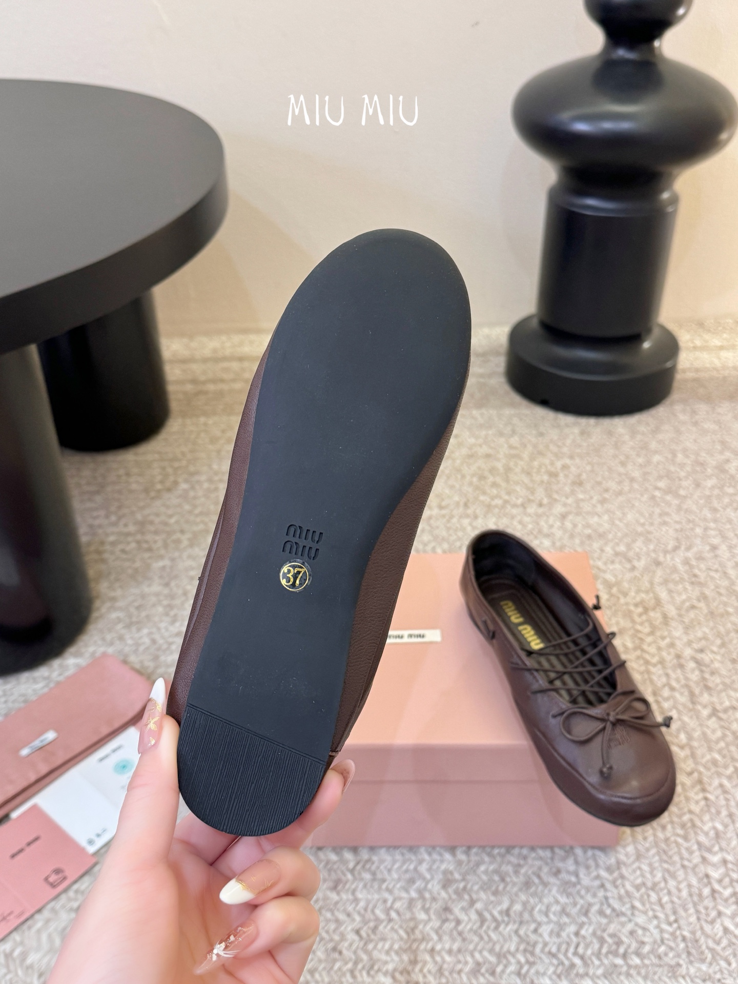 顶级Miu Miu 缪缪玛丽珍单鞋女士蝴蝶结装饰缎面芭蕾舞独家高版 Miu Miu新款平底芭蕾舞鞋开发 