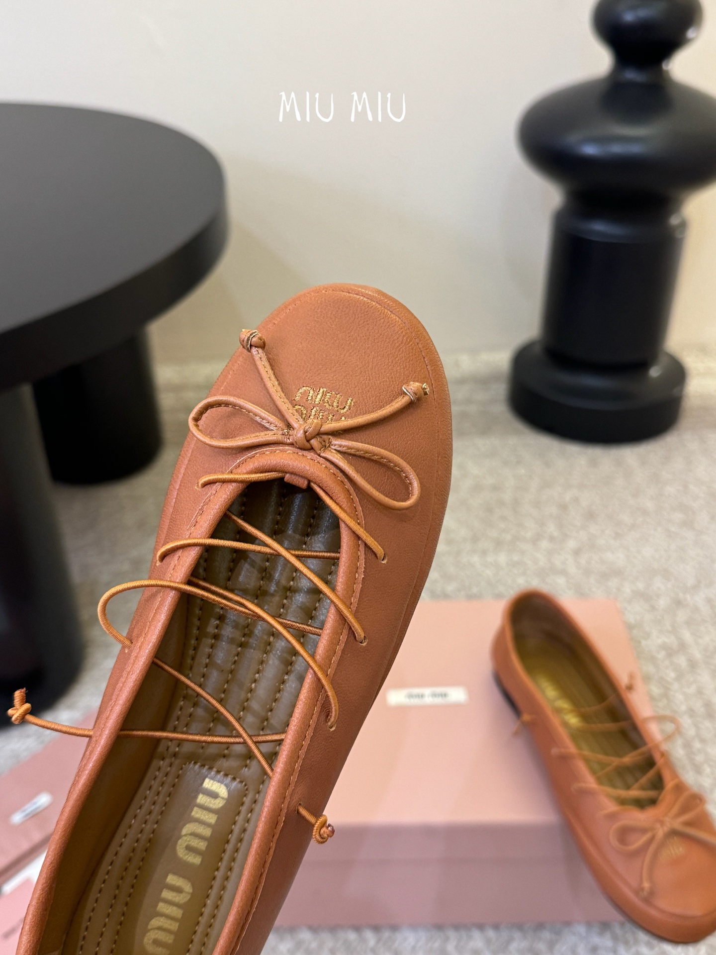 顶级Miu Miu 缪缪玛丽珍单鞋女士蝴蝶结装饰缎面芭蕾舞独家高版 Miu Miu新款平底芭蕾舞鞋开发 