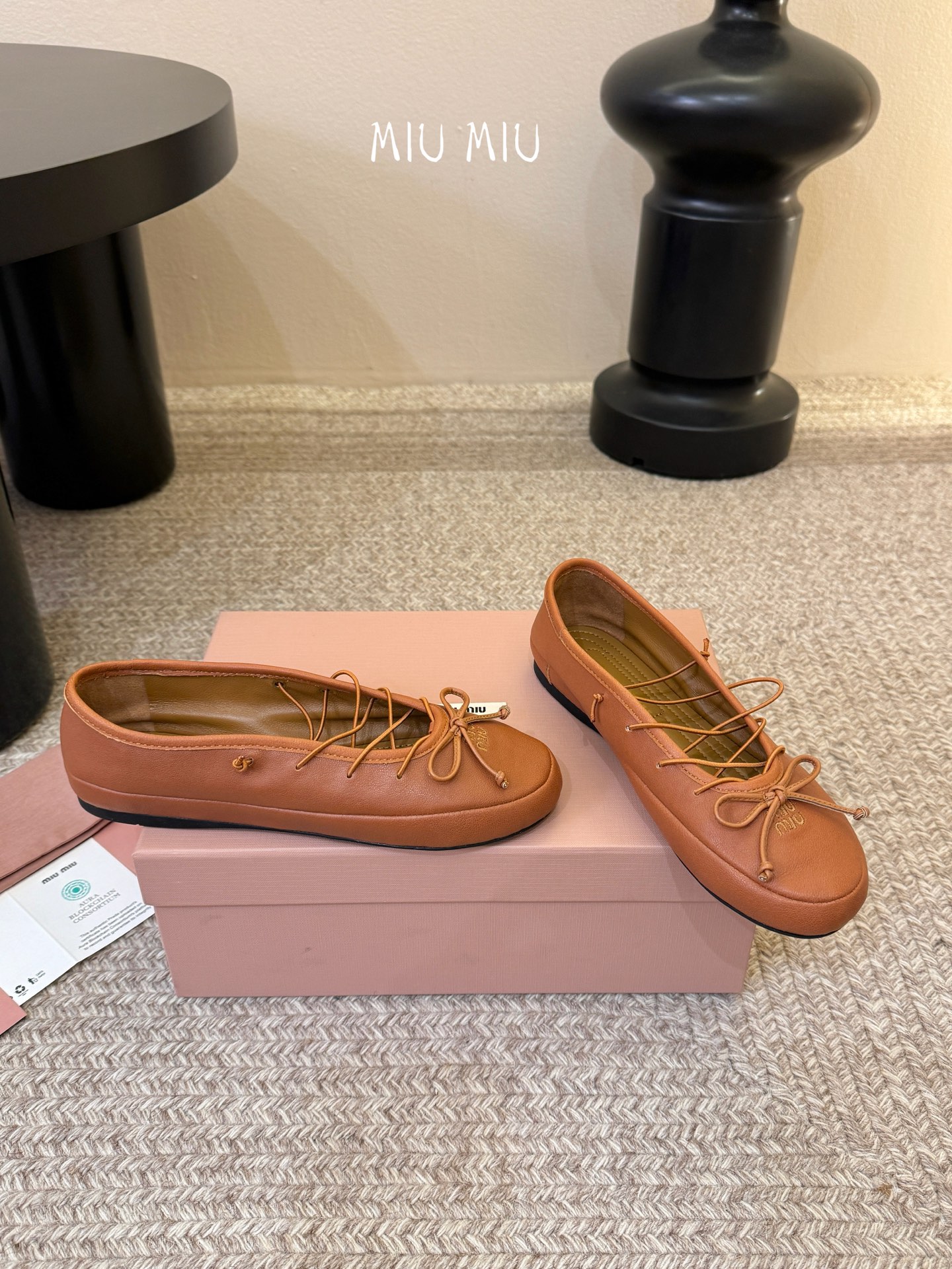 顶级Miu Miu 缪缪玛丽珍单鞋女士蝴蝶结装饰缎面芭蕾舞独家高版 Miu Miu新款平底芭蕾舞鞋开发 