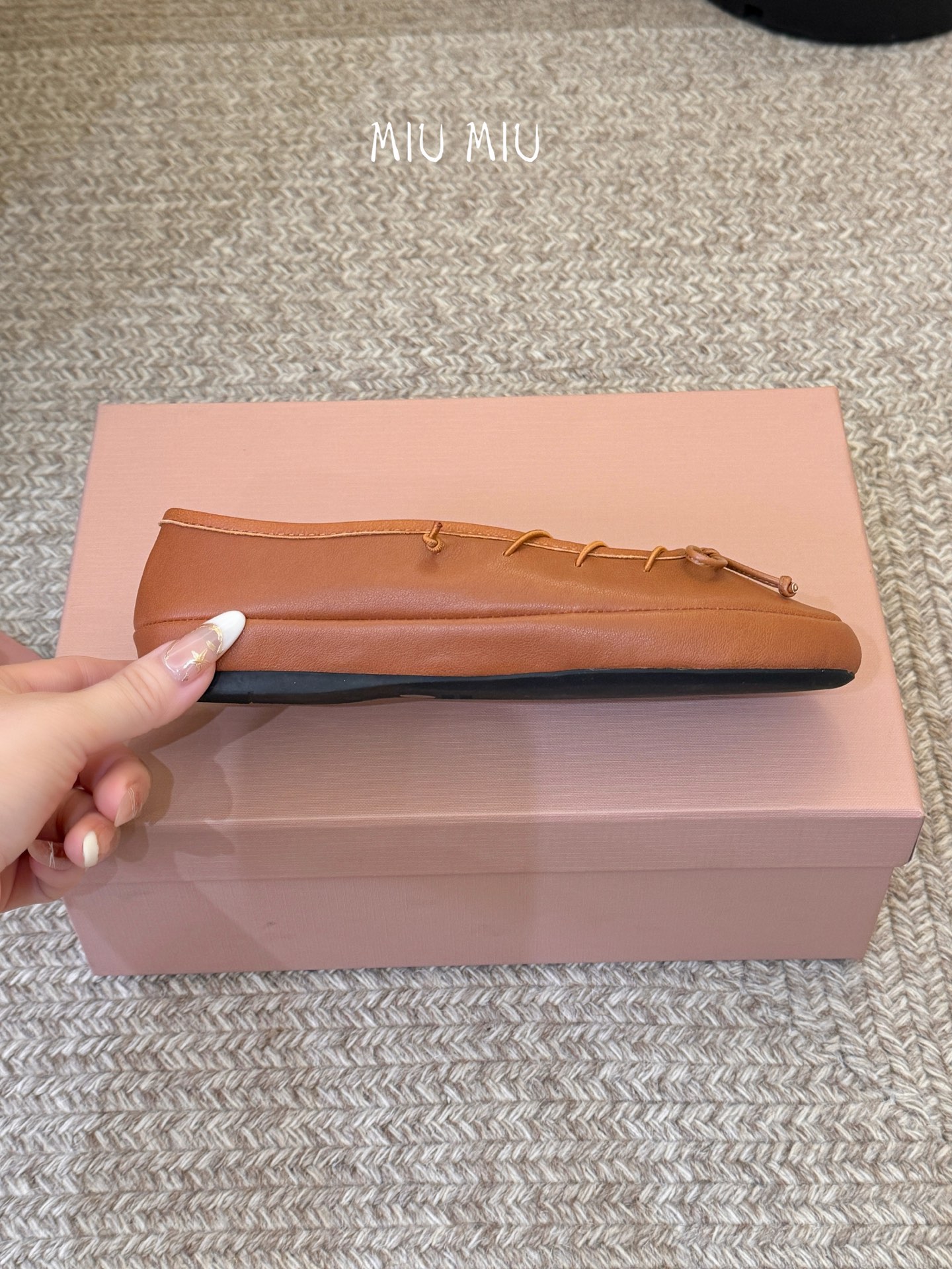 顶级Miu Miu 缪缪玛丽珍单鞋女士蝴蝶结装饰缎面芭蕾舞独家高版 Miu Miu新款平底芭蕾舞鞋开发 