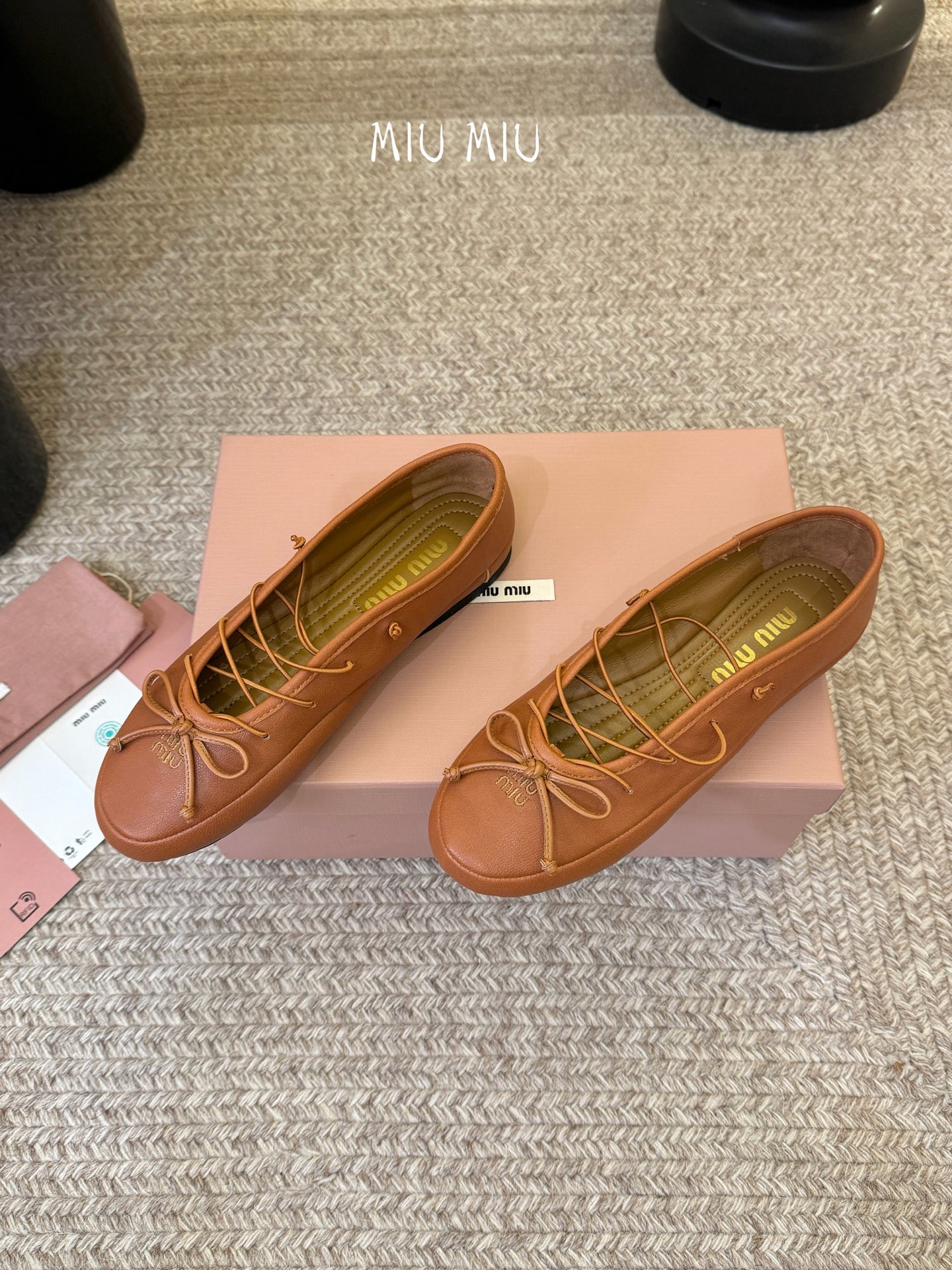 顶级Miu Miu 缪缪玛丽珍单鞋女士蝴蝶结装饰缎面芭蕾舞独家高版 Miu Miu新款平底芭蕾舞鞋开发 