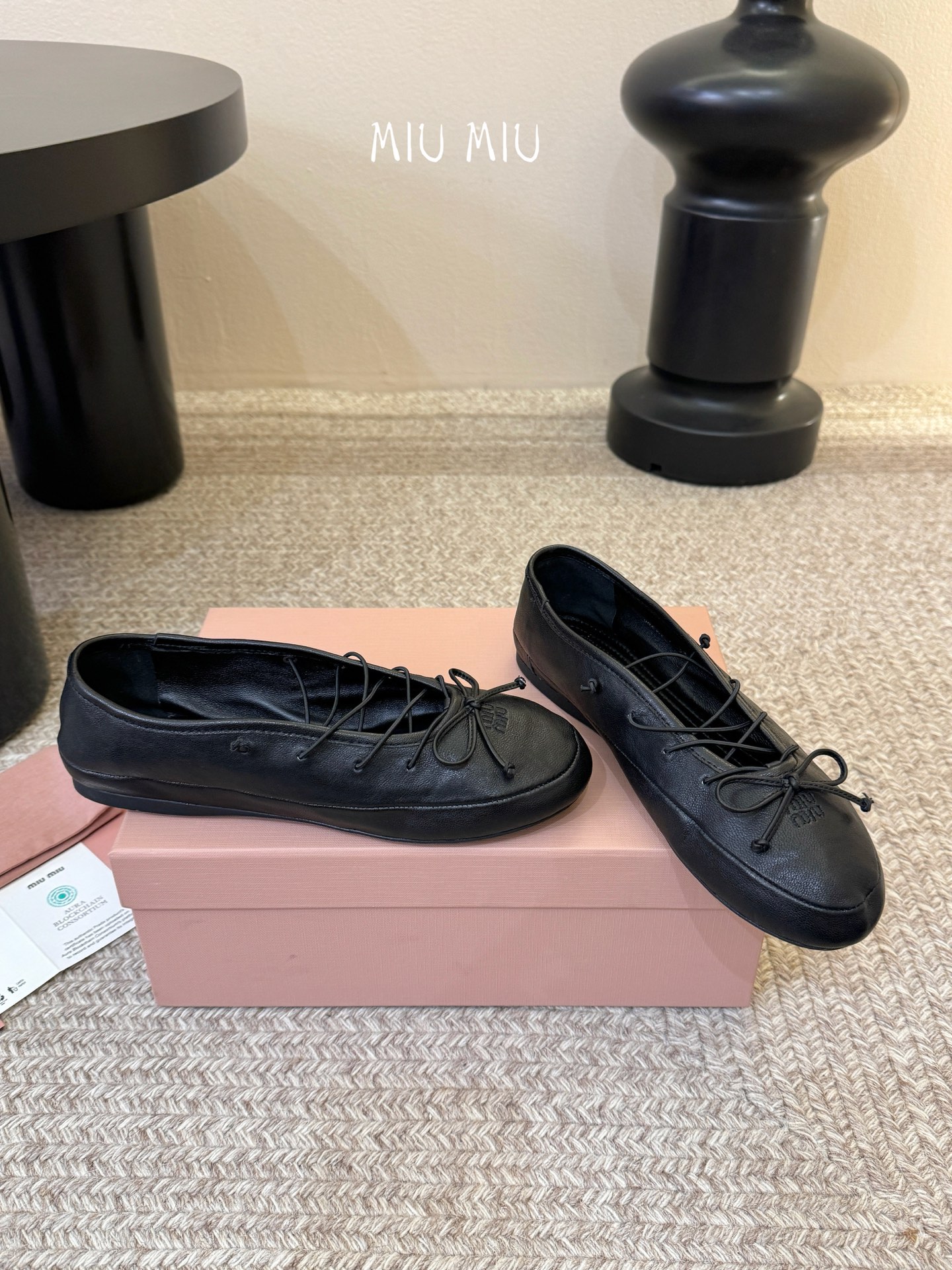 顶级Miu Miu 缪缪玛丽珍单鞋女士蝴蝶结装饰缎面芭蕾舞独家高版 Miu Miu新款平底芭蕾舞鞋开发 