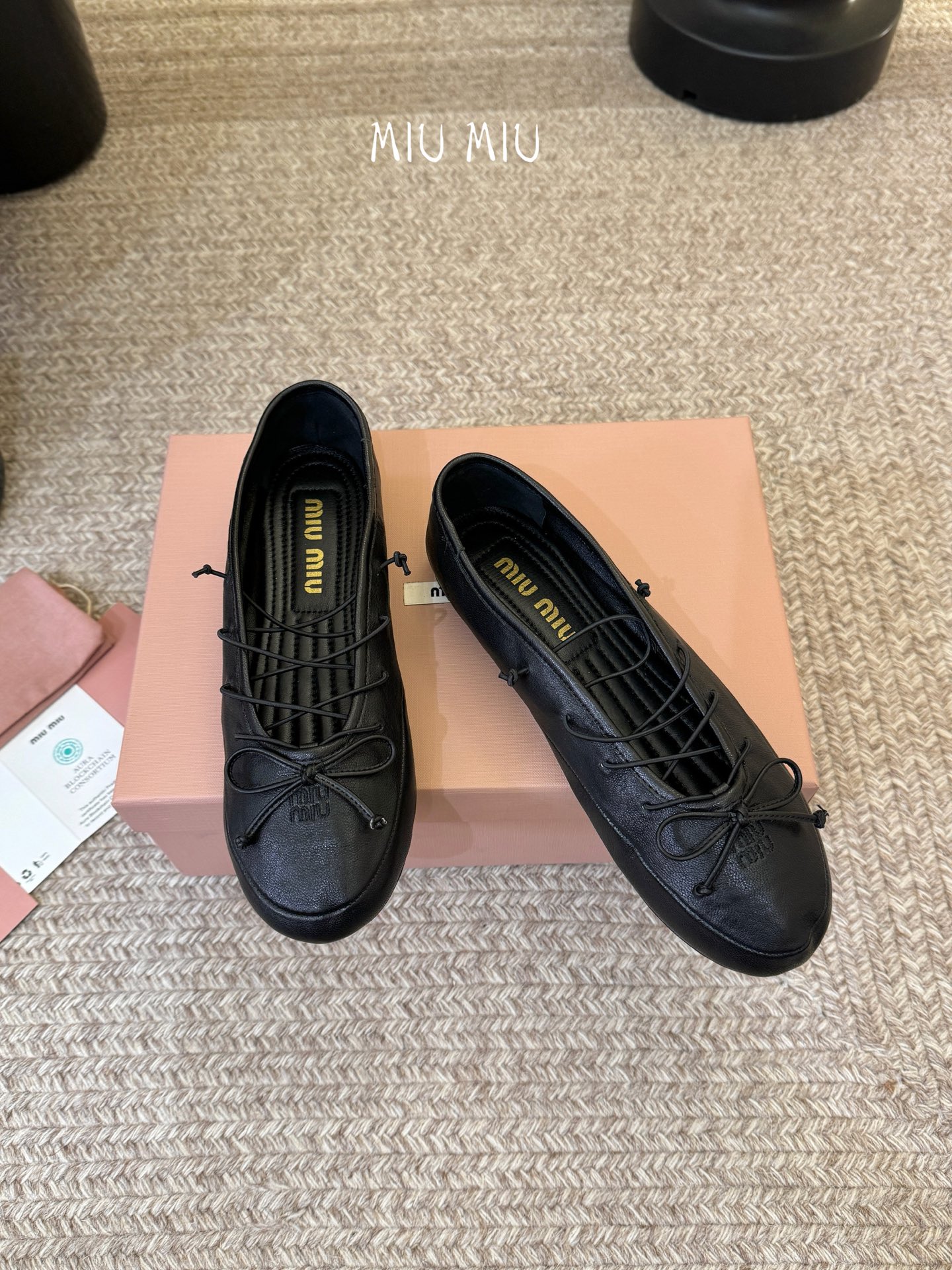 顶级Miu Miu 缪缪玛丽珍单鞋女士蝴蝶结装饰缎面芭蕾舞独家高版 Miu Miu新款平底芭蕾舞鞋开发 