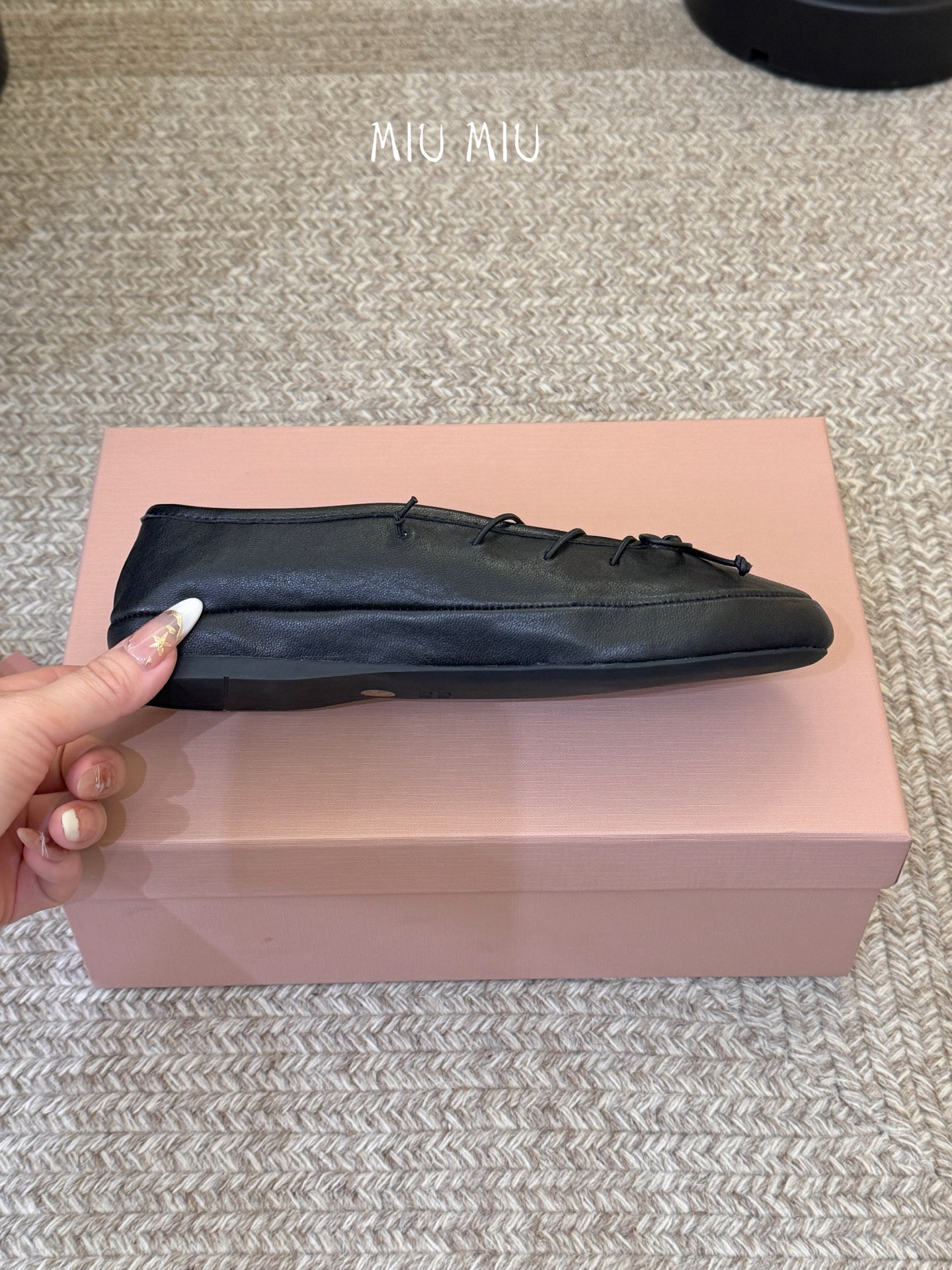 顶级Miu Miu 缪缪玛丽珍单鞋女士蝴蝶结装饰缎面芭蕾舞独家高版 Miu Miu新款平底芭蕾舞鞋开发 