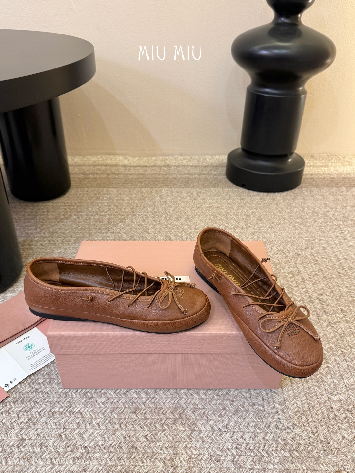 顶级Miu Miu 缪缪玛丽珍单鞋女士蝴蝶结装饰缎面芭蕾舞独家高版 Miu Miu新款平底芭蕾舞鞋开发 