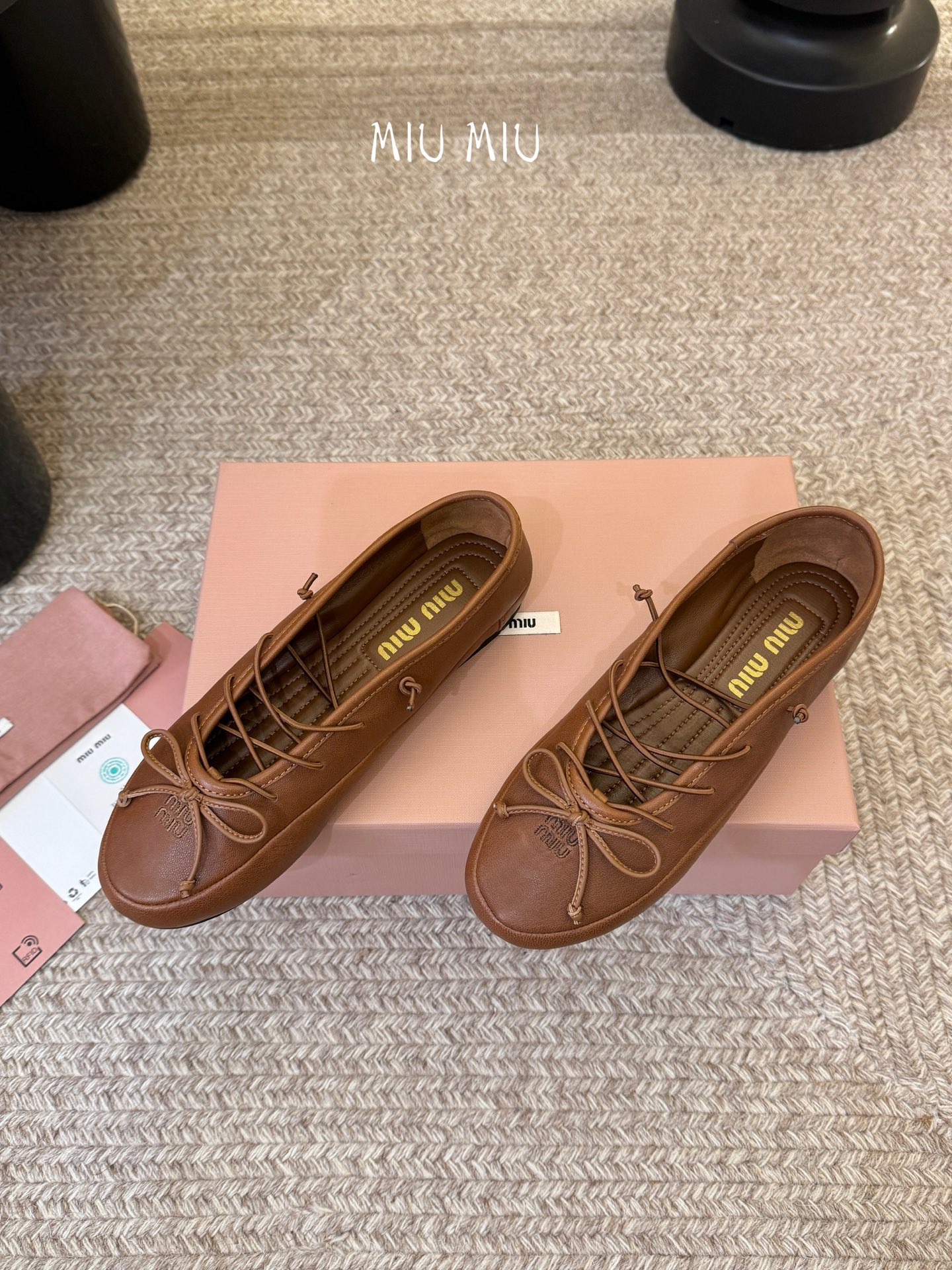 顶级Miu Miu 缪缪玛丽珍单鞋女士蝴蝶结装饰缎面芭蕾舞独家高版 Miu Miu新款平底芭蕾舞鞋开发 