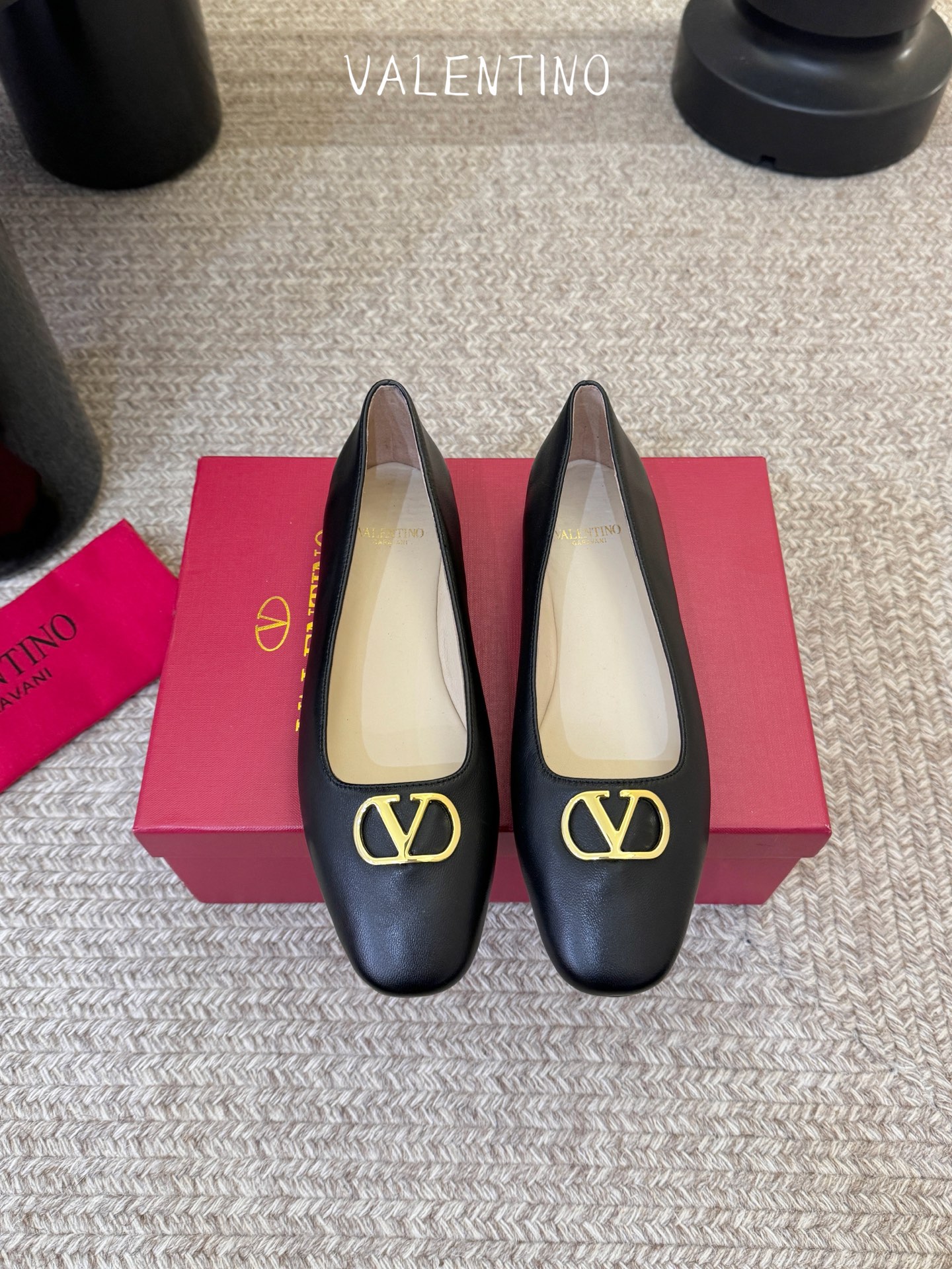 华伦天奴VALENTINO 26春夏重工系列VLOGO SIGNATURE浅口奶奶鞋🥂正品复刻✔️材质: