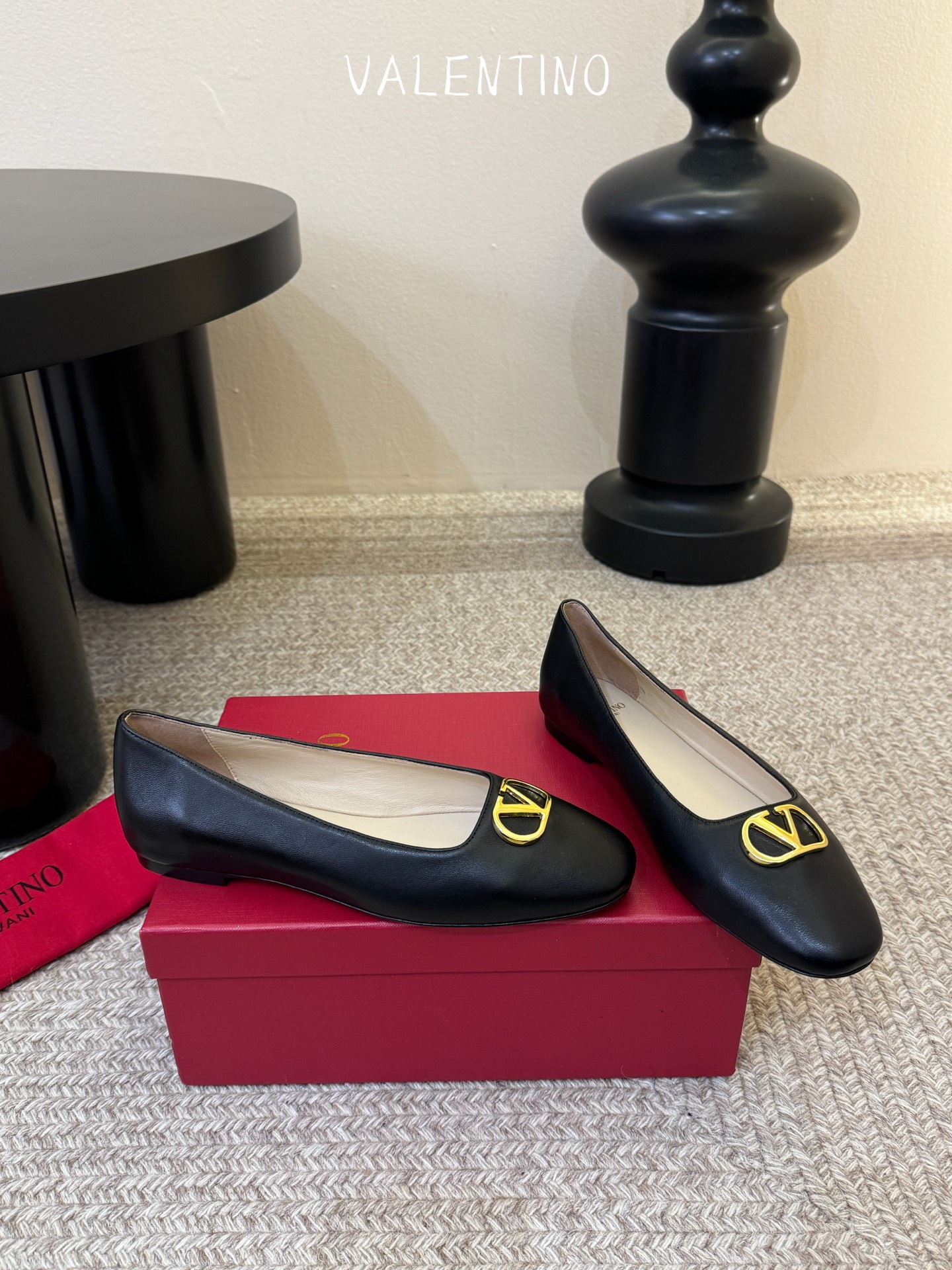 华伦天奴VALENTINO 26春夏重工系列VLOGO SIGNATURE浅口奶奶鞋🥂正品复刻✔️材质: