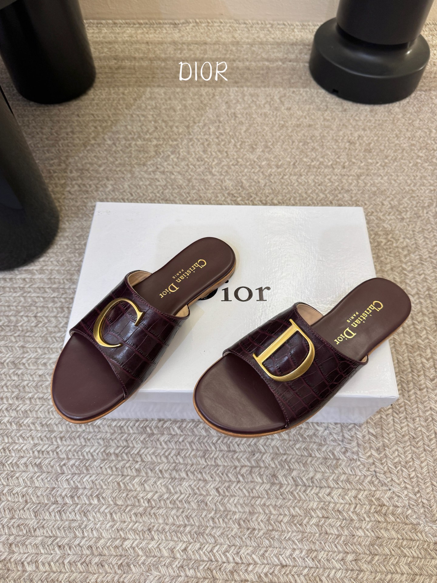 迪奥 Dior 2026 早春新款C‘est 拼色一字拖女鞋 CD字母logo金属扣粗跟圆头露趾凉拖鞋材