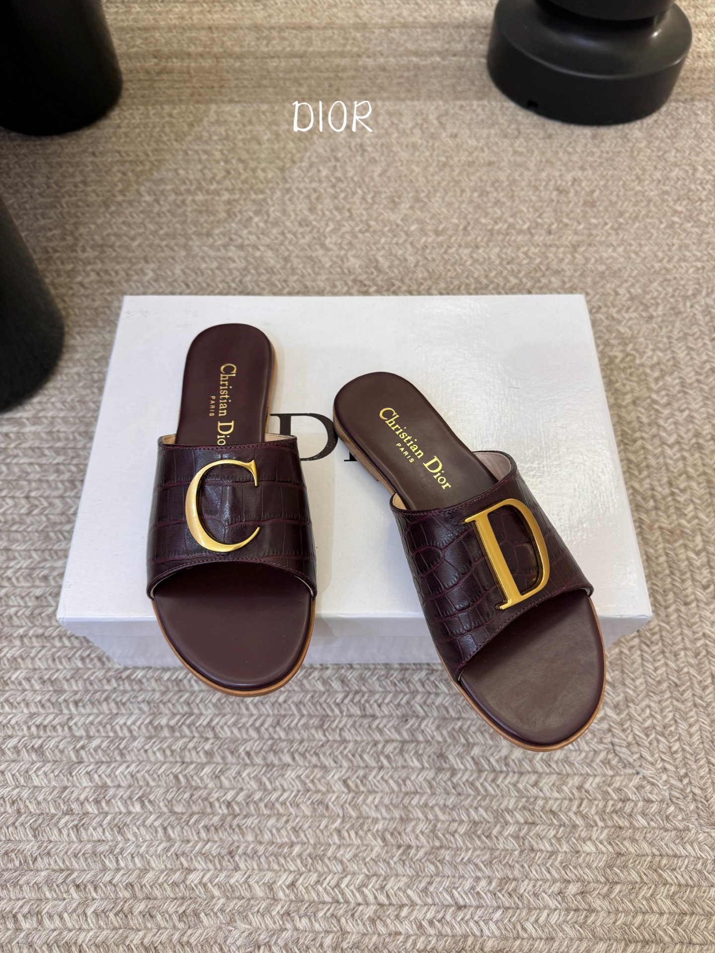 迪奥 Dior 2026 早春新款C‘est 拼色一字拖女鞋 CD字母logo金属扣粗跟圆头露趾凉拖鞋材