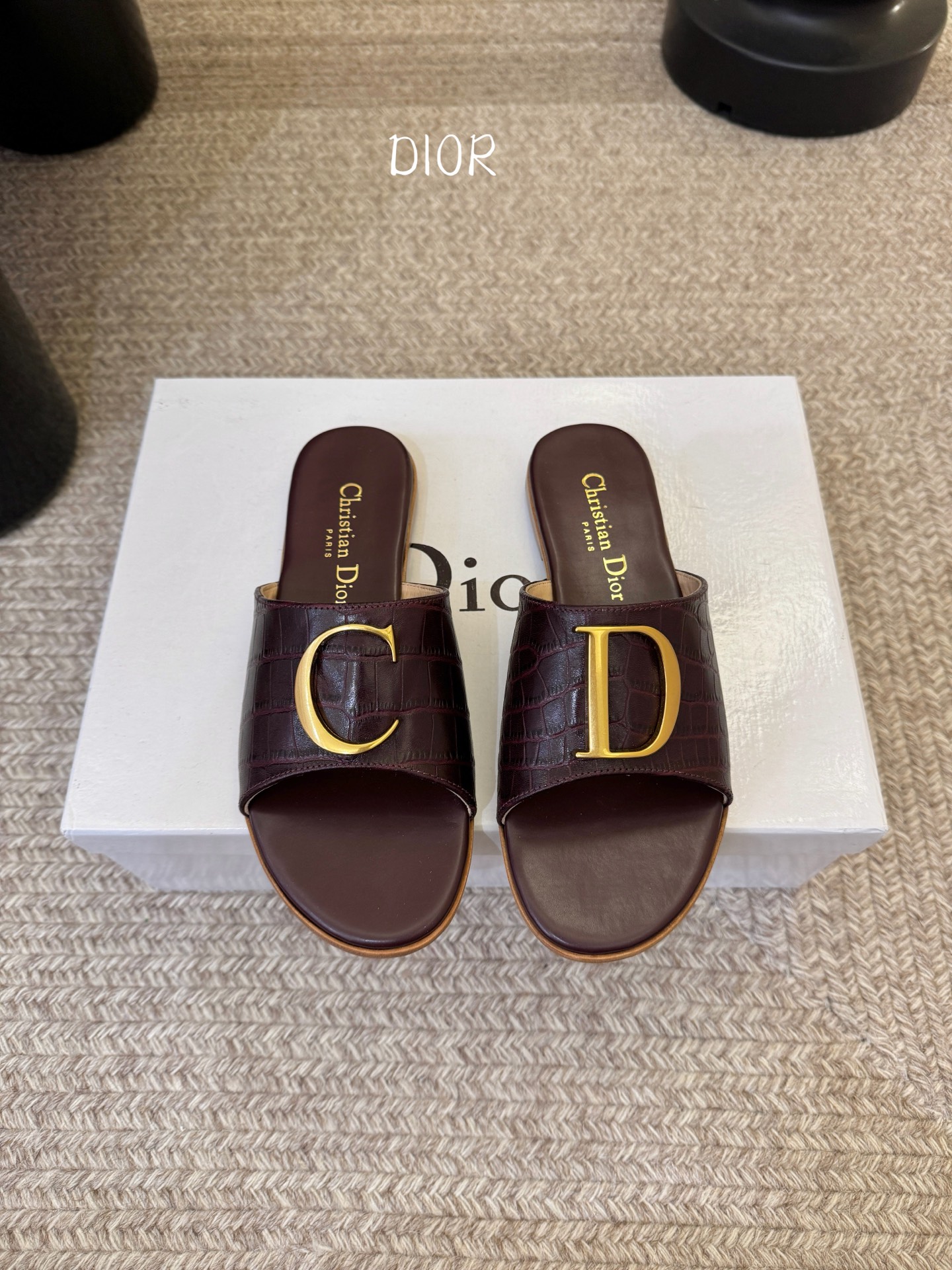 迪奥 Dior 2026 早春新款C‘est 拼色一字拖女鞋 CD字母logo金属扣粗跟圆头露趾凉拖鞋材