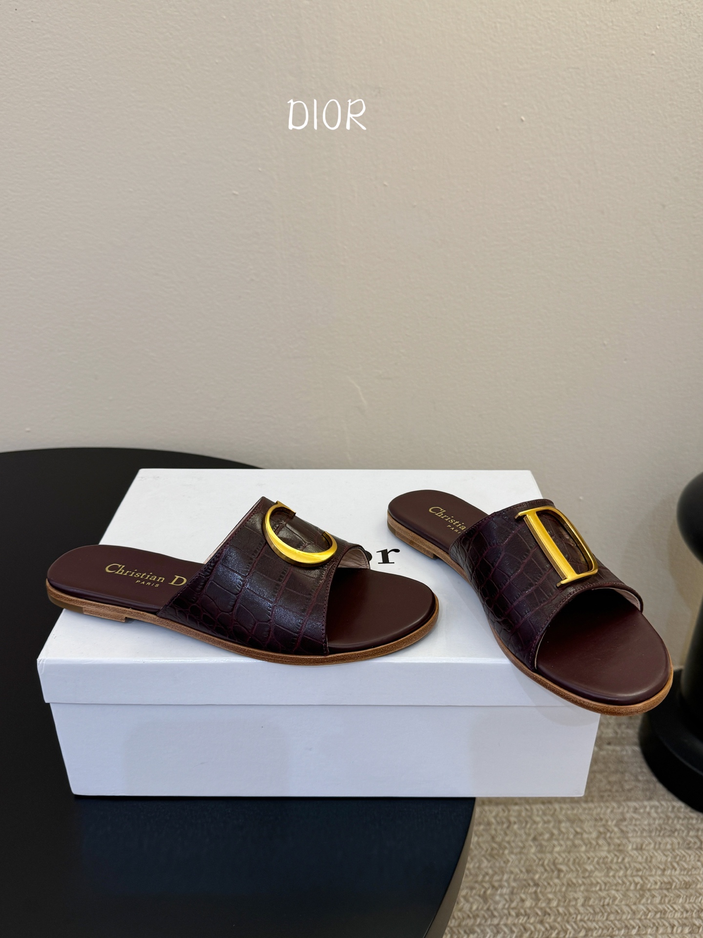 迪奥 Dior 2026 早春新款C‘est 拼色一字拖女鞋 CD字母logo金属扣粗跟圆头露趾凉拖鞋材