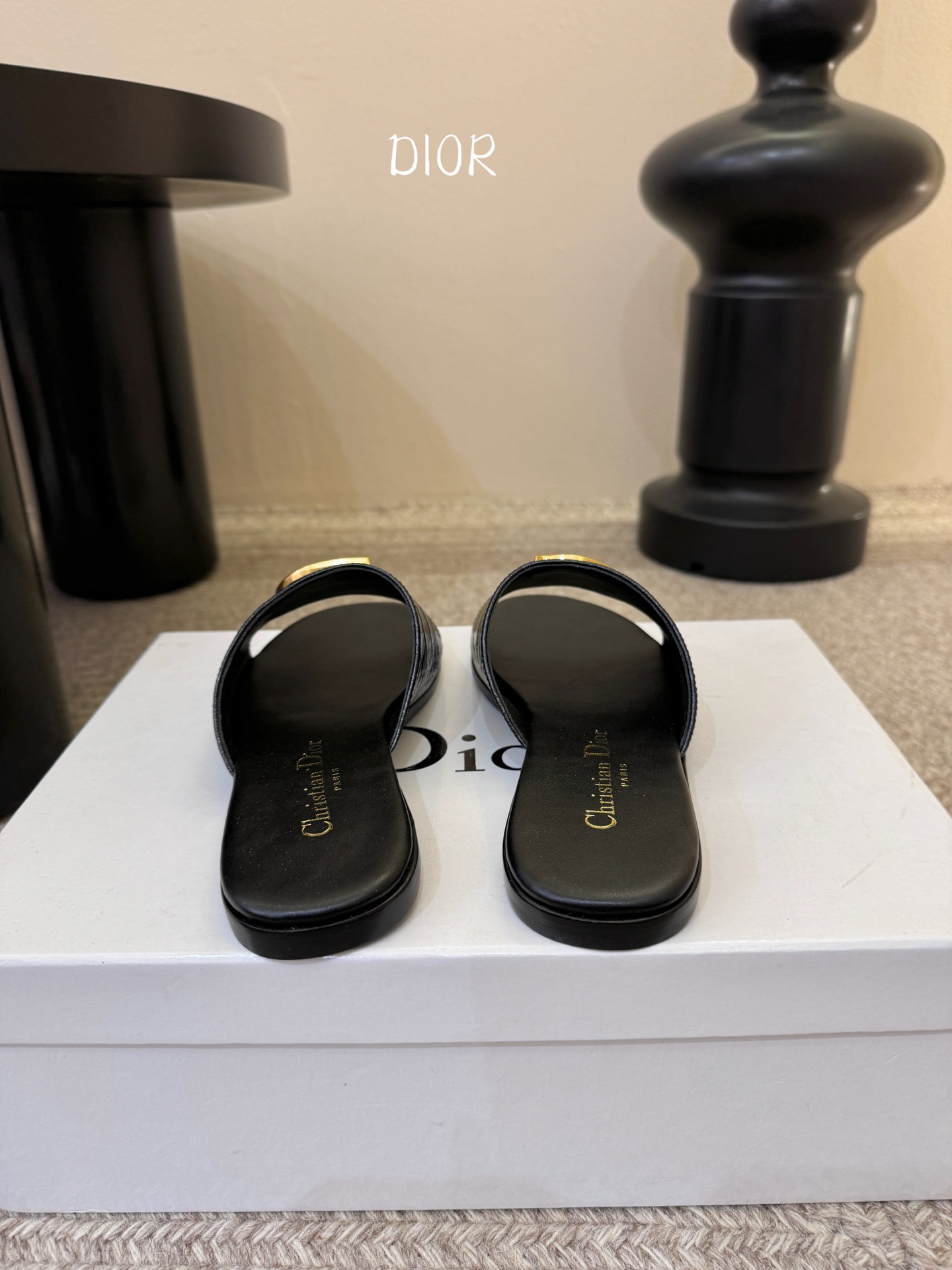 迪奥 Dior 2026 早春新款C‘est 拼色一字拖女鞋 CD字母logo金属扣粗跟圆头露趾凉拖鞋材