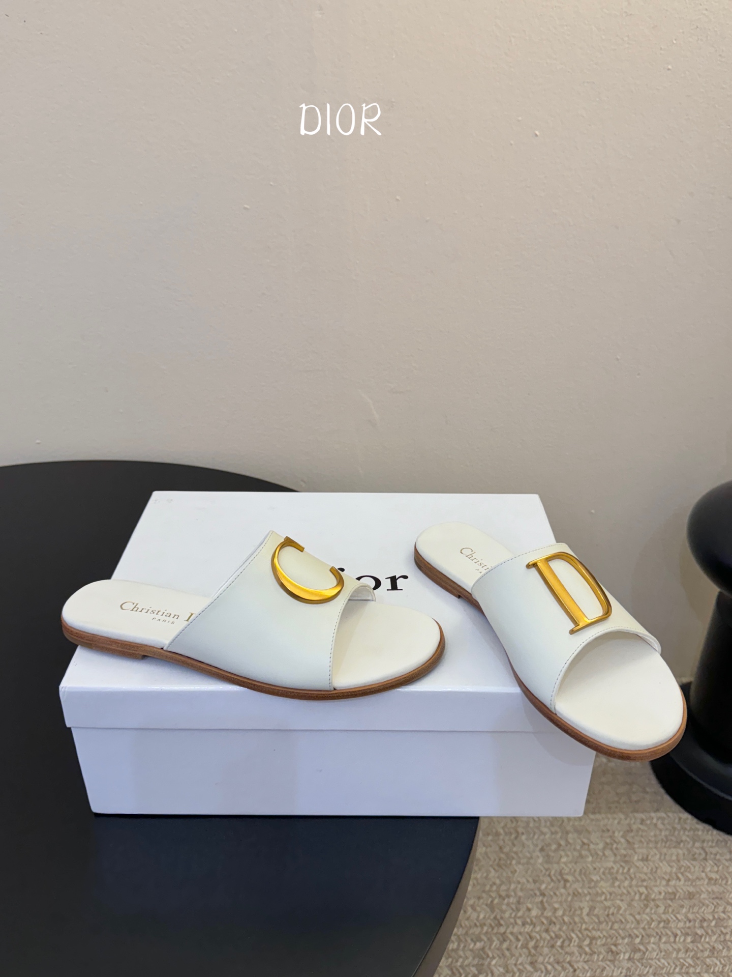 迪奥 Dior 2026 早春新款C‘est 拼色一字拖女鞋 CD字母logo金属扣粗跟圆头露趾凉拖鞋材