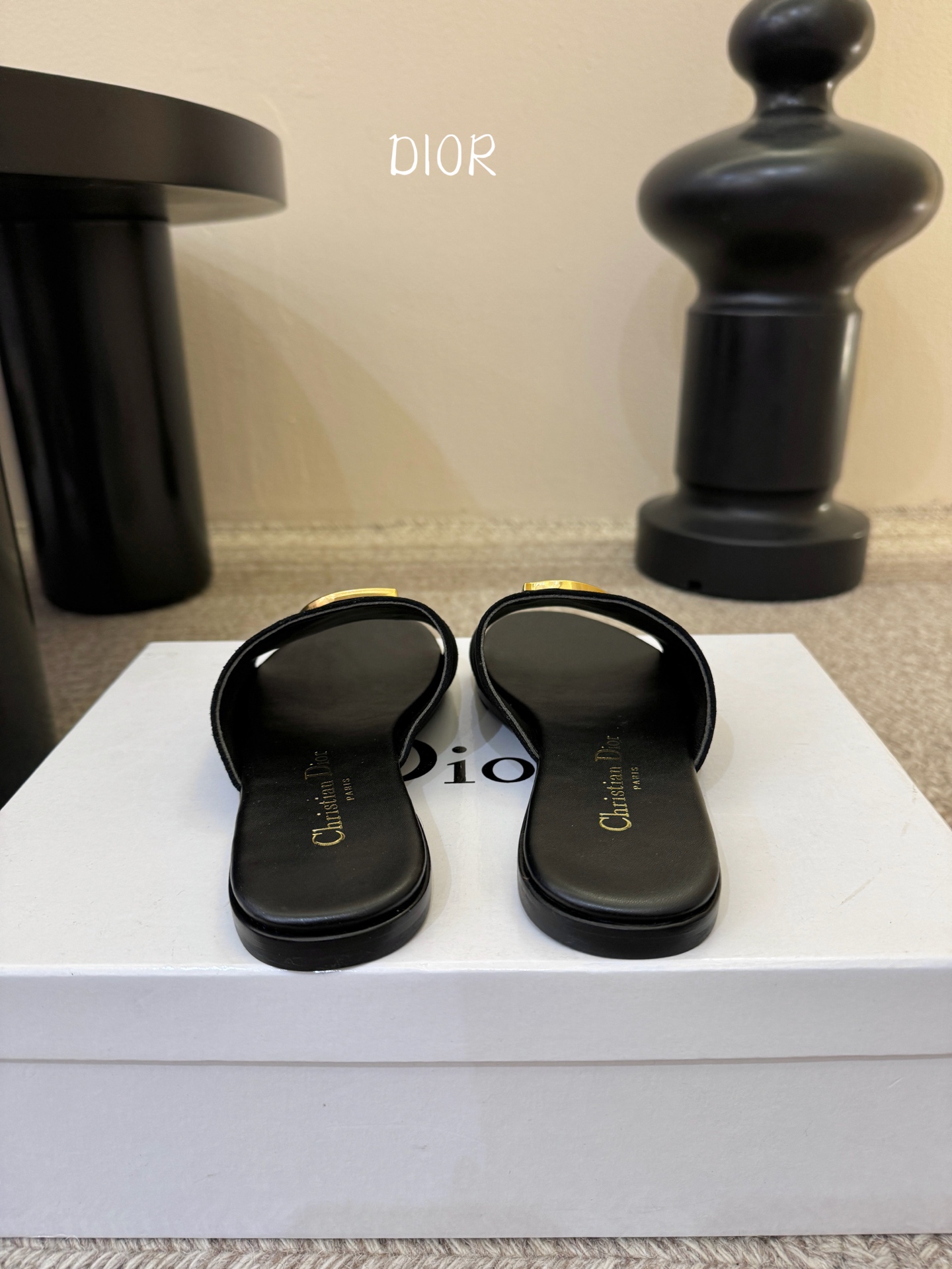 迪奥 Dior 2026 早春新款C‘est 拼色一字拖女鞋 CD字母logo金属扣粗跟圆头露趾凉拖鞋材