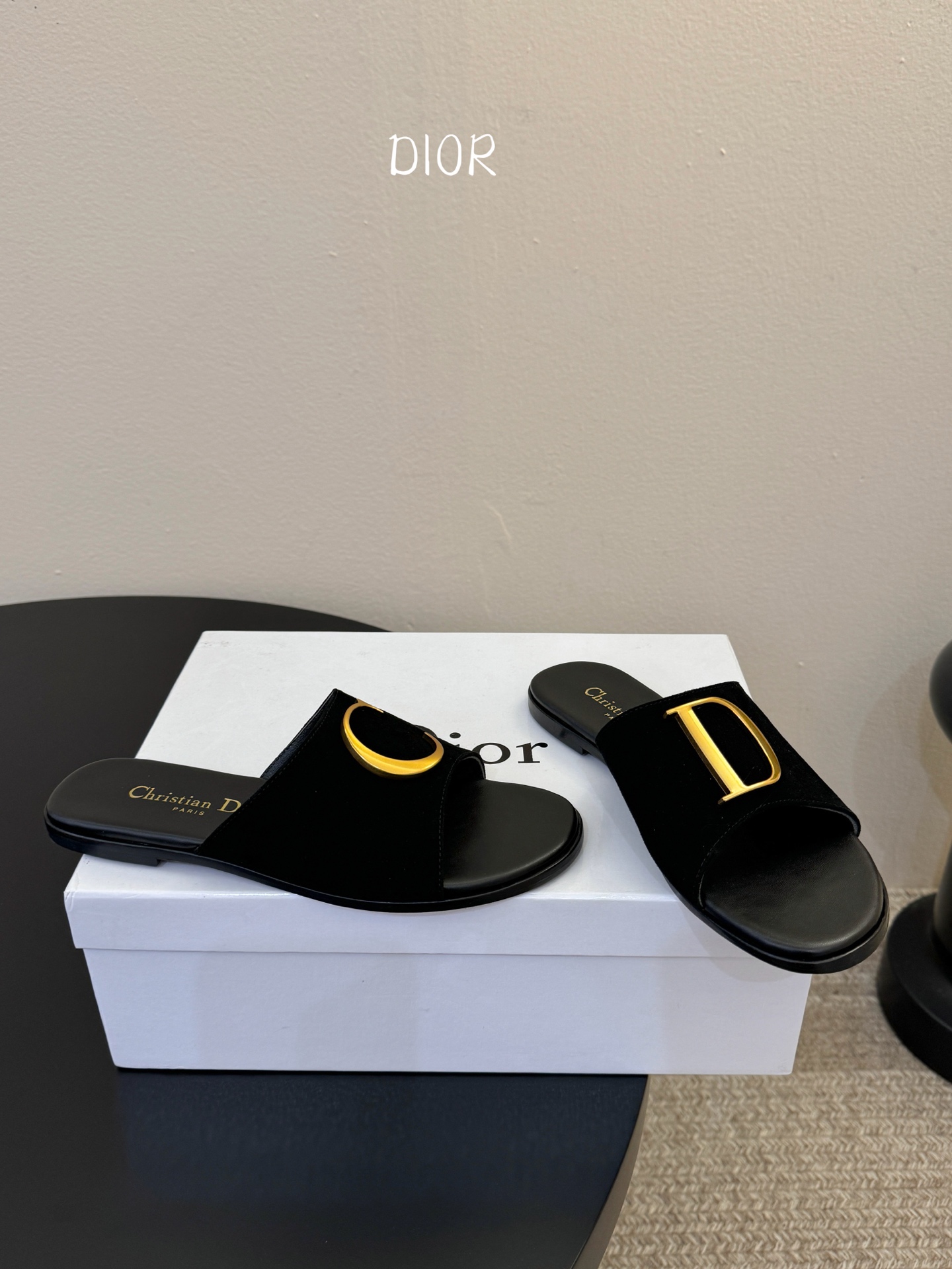 迪奥 Dior 2026 早春新款C‘est 拼色一字拖女鞋 CD字母logo金属扣粗跟圆头露趾凉拖鞋材