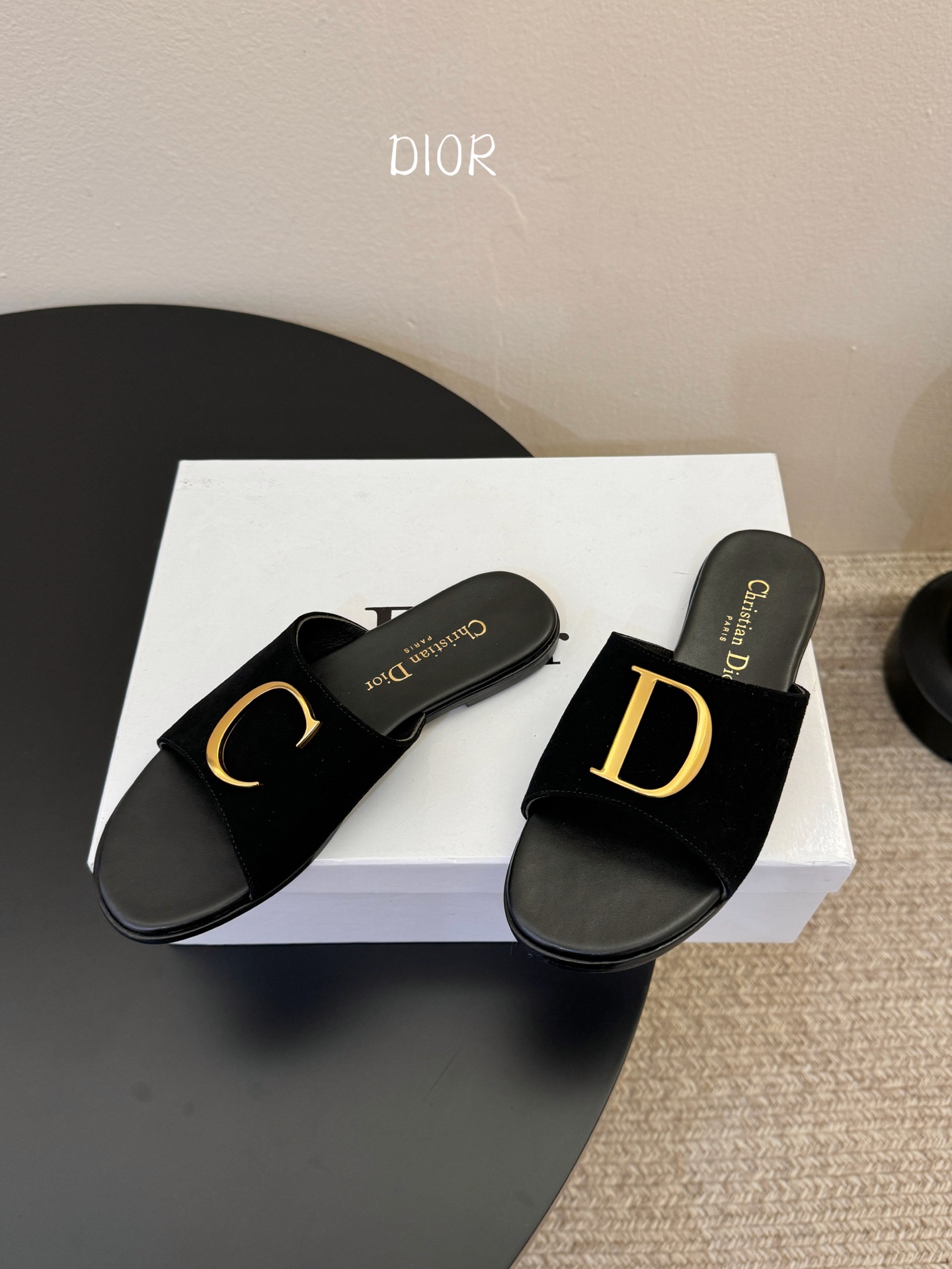 迪奥 Dior 2026 早春新款C‘est 拼色一字拖女鞋 CD字母logo金属扣粗跟圆头露趾凉拖鞋材