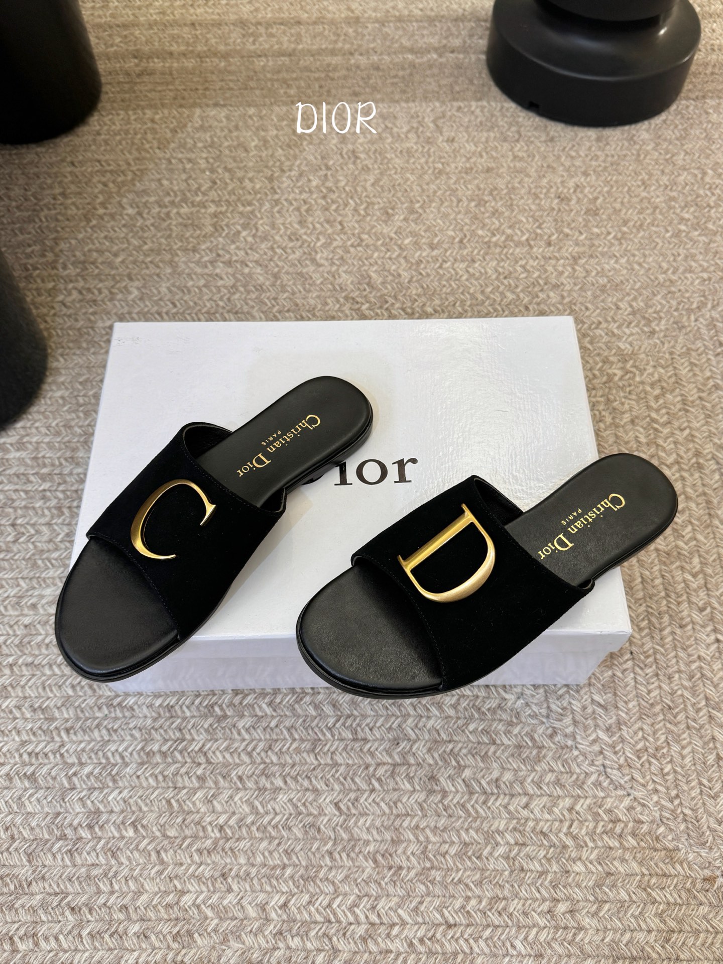 迪奥 Dior 2026 早春新款C‘est 拼色一字拖女鞋 CD字母logo金属扣粗跟圆头露趾凉拖鞋材
