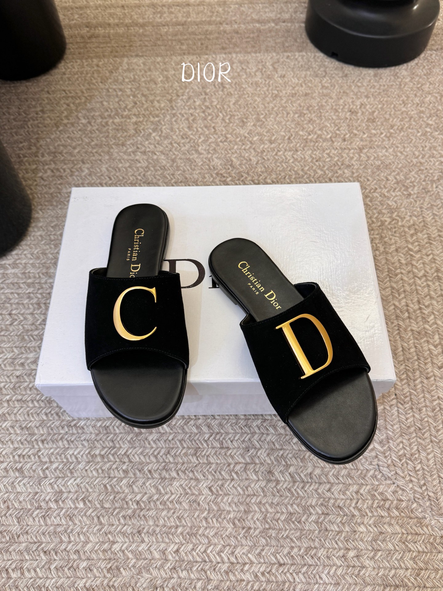 迪奥 Dior 2026 早春新款C‘est 拼色一字拖女鞋 CD字母logo金属扣粗跟圆头露趾凉拖鞋材
