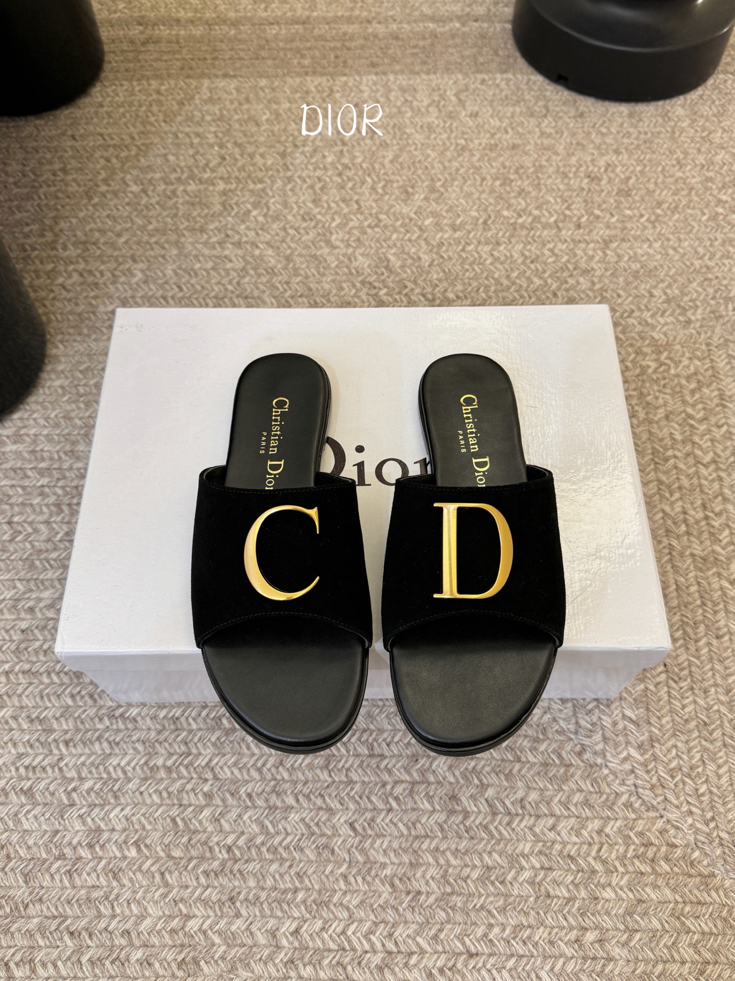 迪奥 Dior 2026 早春新款C‘est 拼色一字拖女鞋 CD字母logo金属扣粗跟圆头露趾凉拖鞋材