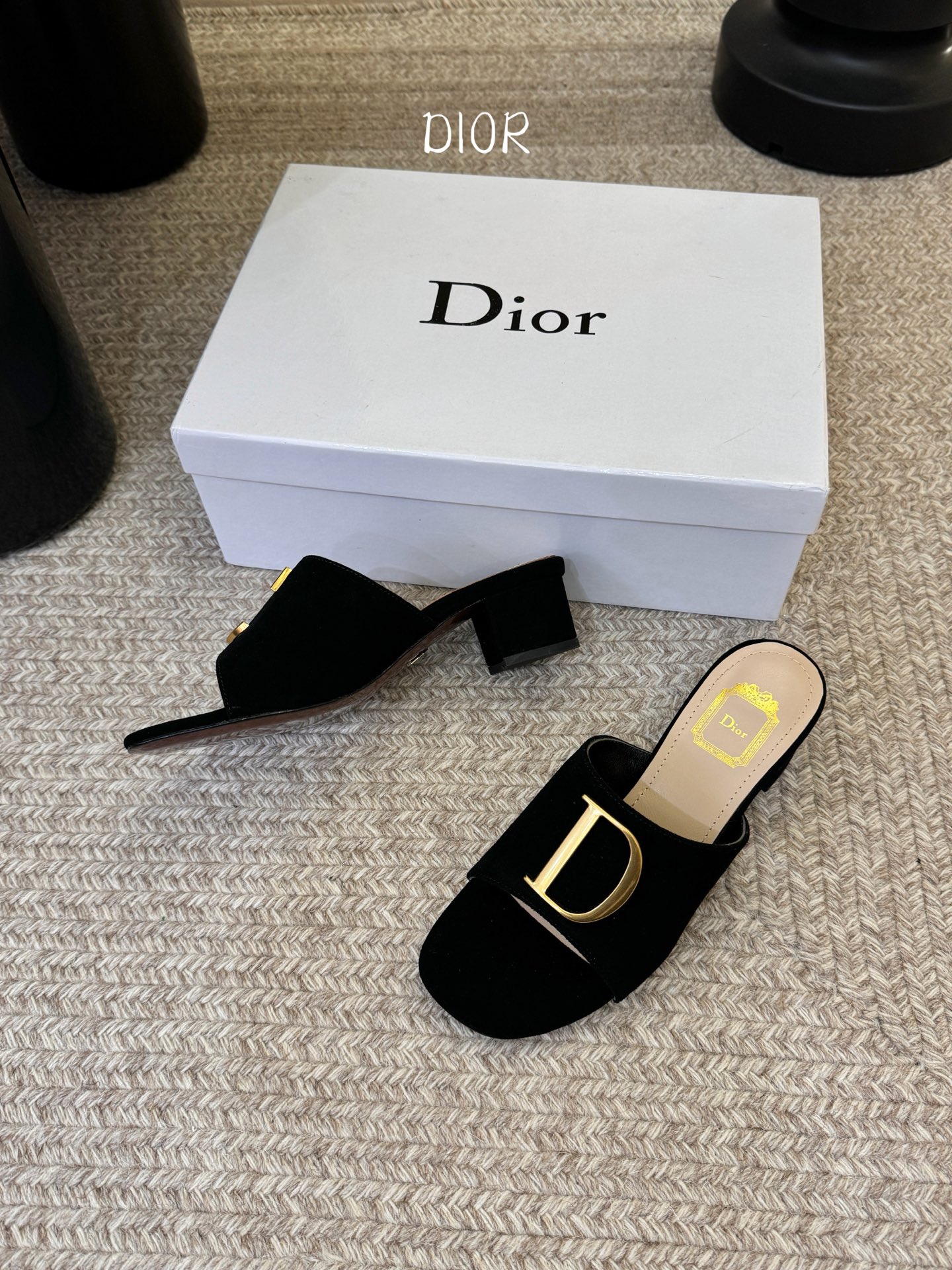迪奥 Dior 2026 早春新款C‘est 拼色一字拖女鞋 CD字母logo金属扣粗跟圆头露趾凉拖鞋材