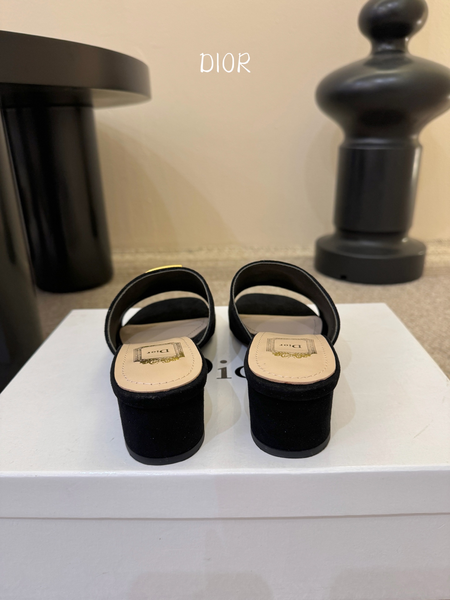 迪奥 Dior 2026 早春新款C‘est 拼色一字拖女鞋 CD字母logo金属扣粗跟圆头露趾凉拖鞋材