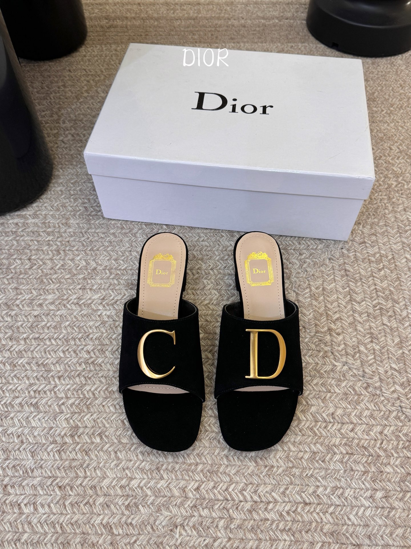迪奥 Dior 2026 早春新款C‘est 拼色一字拖女鞋 CD字母logo金属扣粗跟圆头露趾凉拖鞋材