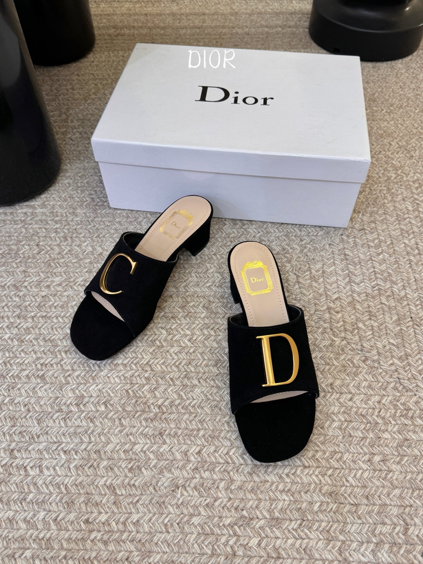 迪奥 Dior 2026 早春新款C‘est 拼色一字拖女鞋 CD字母logo金属扣粗跟圆头露趾凉拖鞋材