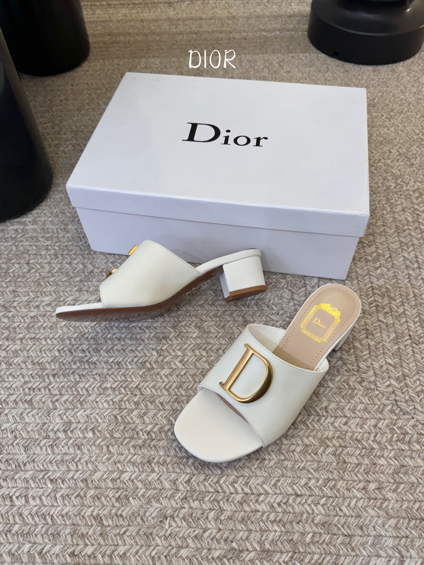 迪奥 Dior 2026 早春新款C‘est 拼色一字拖女鞋 CD字母logo金属扣粗跟圆头露趾凉拖鞋材