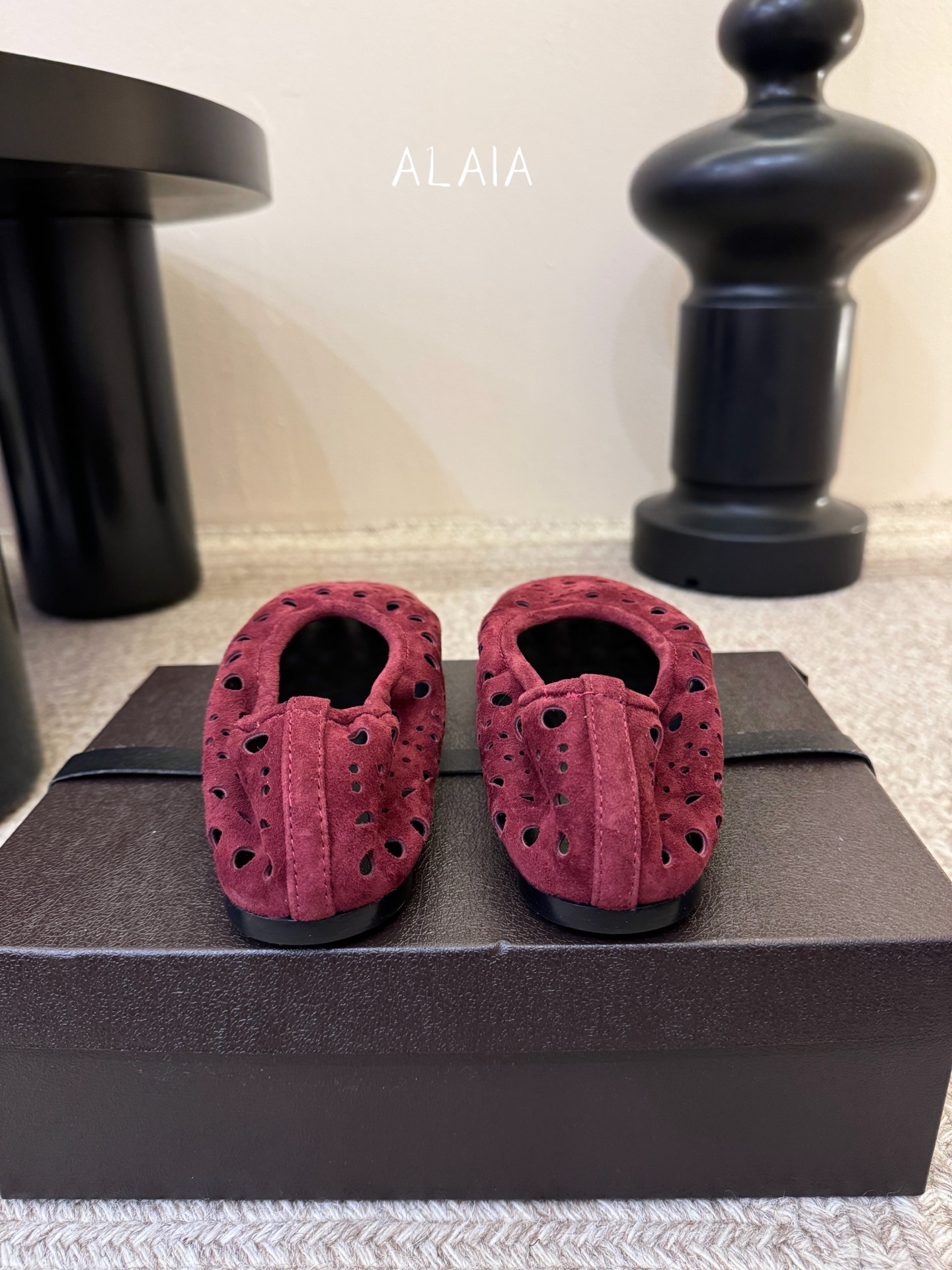 Alaia 走秀款平底芭蕾舞鞋🩰章小蕙同款 甜酷芭蕾风 人气超高的一款芭蕾舞鞋，浪漫又迷人 舒适百搭❗️