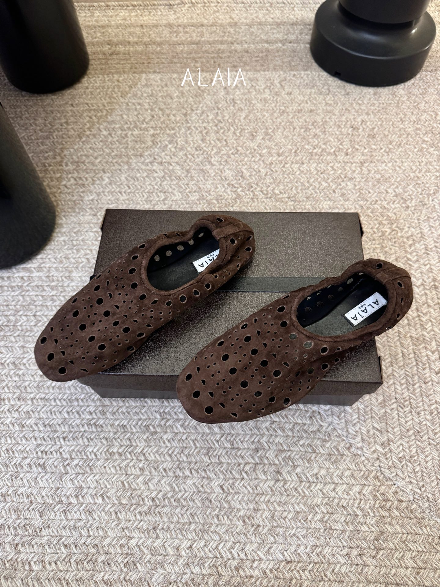 Alaia 走秀款平底芭蕾舞鞋🩰章小蕙同款 甜酷芭蕾风 人气超高的一款芭蕾舞鞋，浪漫又迷人 舒适百搭❗️