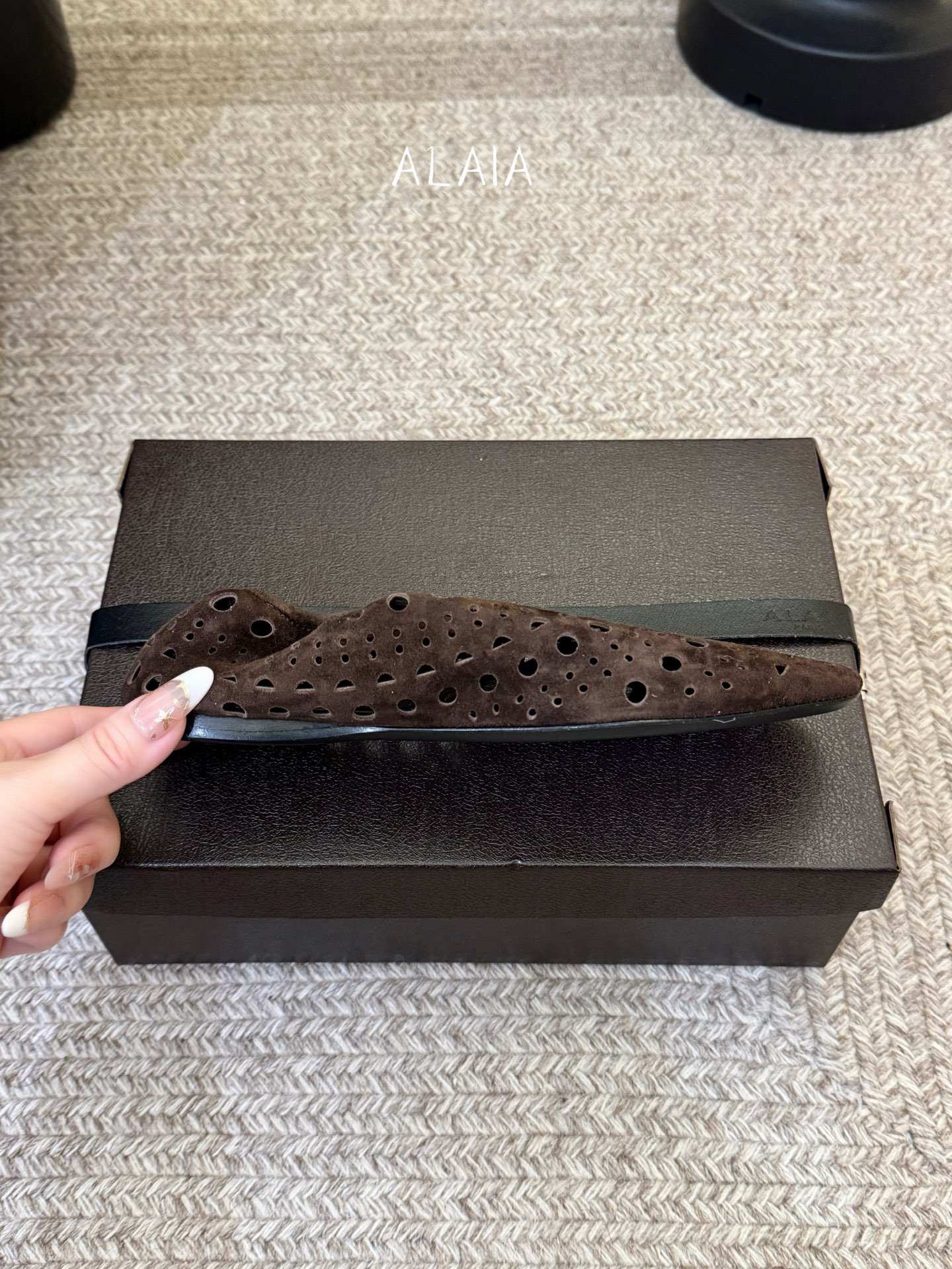 Alaia 走秀款平底芭蕾舞鞋🩰章小蕙同款 甜酷芭蕾风 人气超高的一款芭蕾舞鞋，浪漫又迷人 舒适百搭❗️