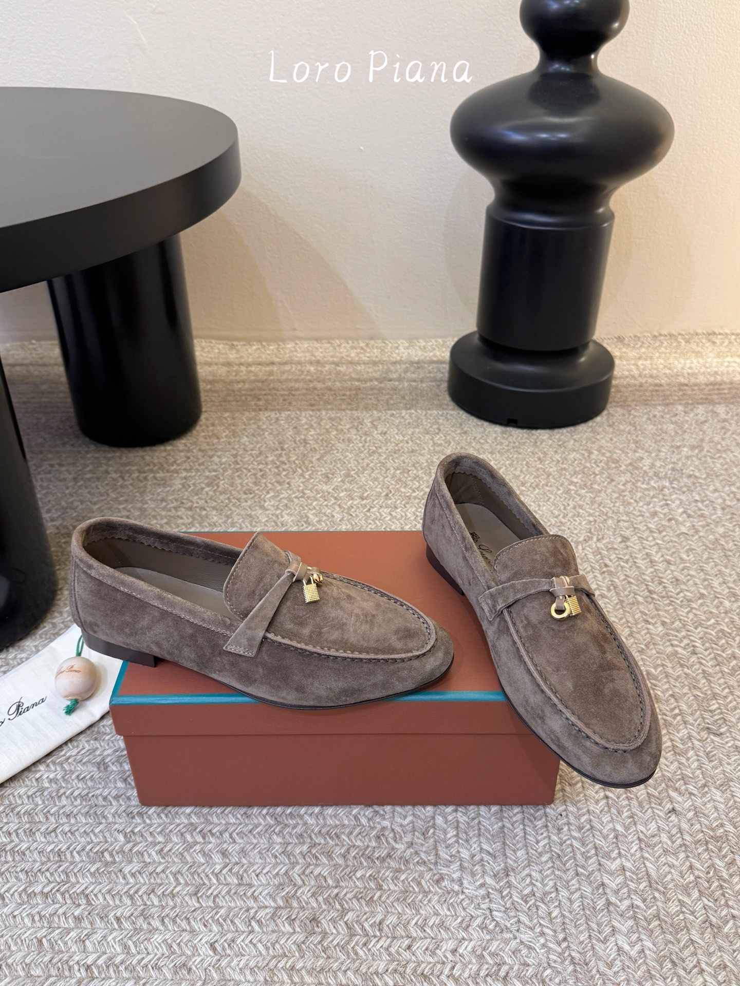 Loropiana经典情侣款高丝光牛皮乐福皮鞋🔥🔥🔥🔥🔥男士+10LP一直是以好穿舒适为主的设计风格 这