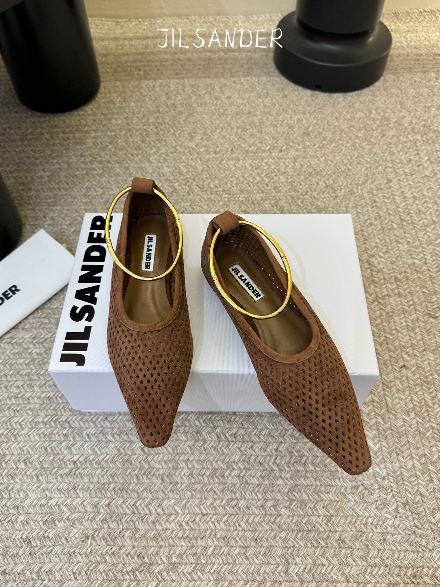 Jil sande* 𝟐𝟔𝐀𝐖新品网眼尖头鞋｜先锋与优雅的日常平衡 以透气网眼重构尖头鞋的经典轮廓 金属