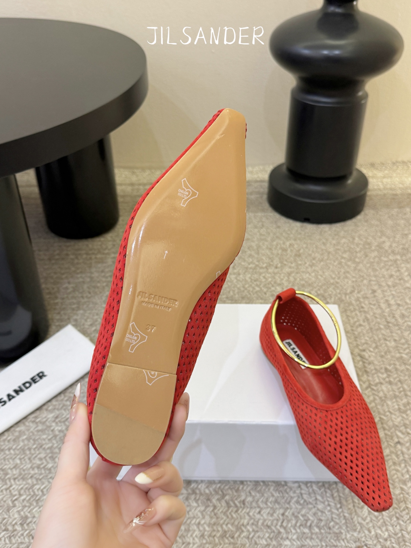 Jil sande* 𝟐𝟔𝐀𝐖新品网眼尖头鞋｜先锋与优雅的日常平衡 以透气网眼重构尖头鞋的经典轮廓 金属