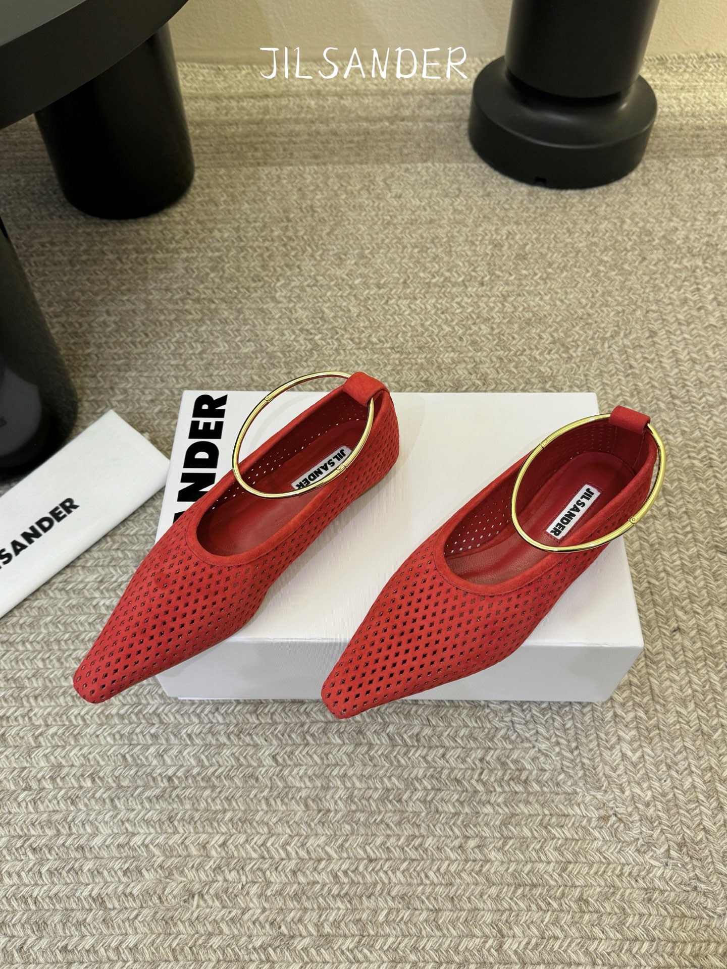 Jil sande* 𝟐𝟔𝐀𝐖新品网眼尖头鞋｜先锋与优雅的日常平衡 以透气网眼重构尖头鞋的经典轮廓 金属