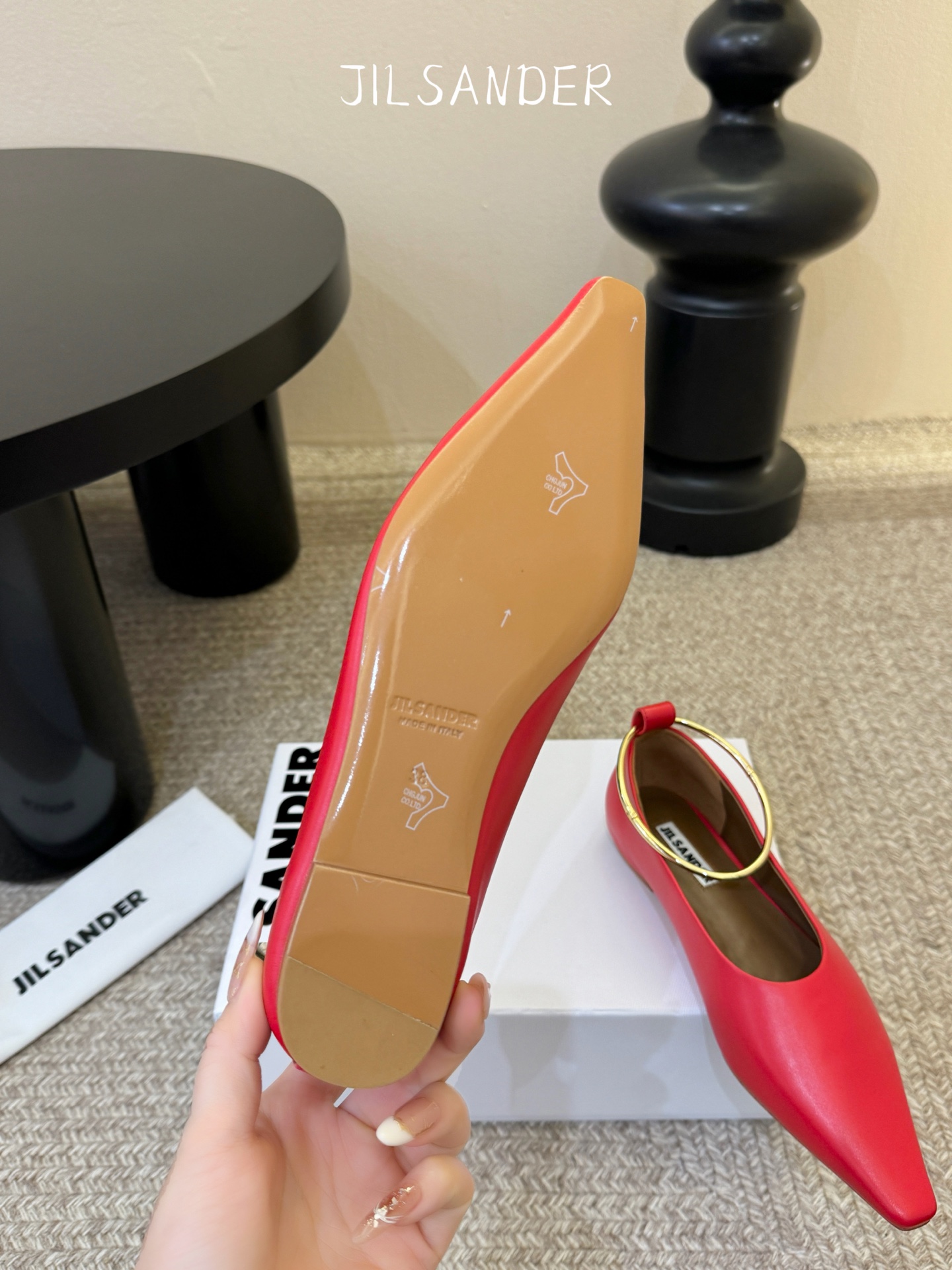 Jil sande* 𝟐𝟔𝐀𝐖新品 金属环单鞋｜极简美学的日常平衡 将极简主义注入尖头鞋的优雅基因 细腻