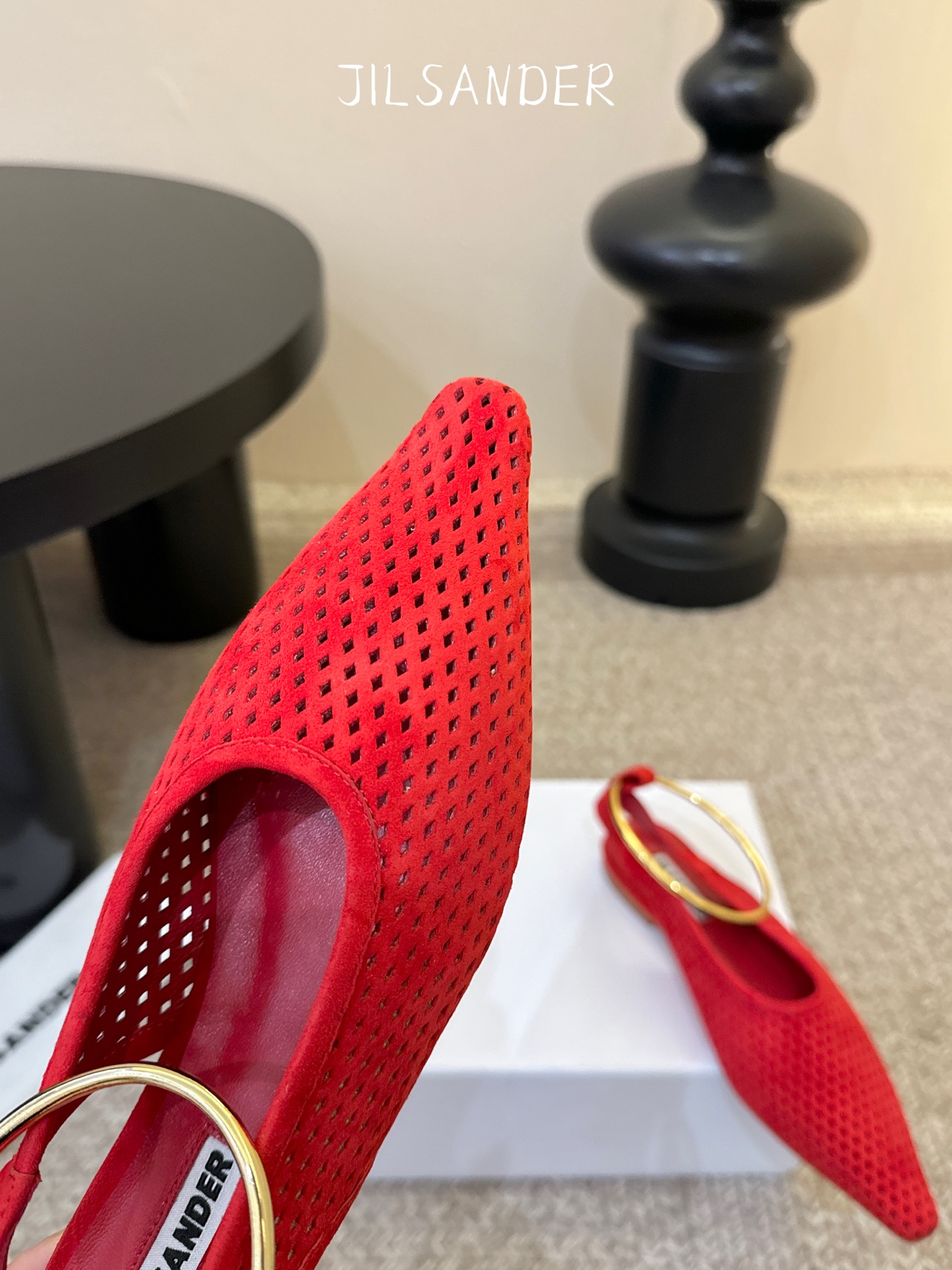 Jil sande* 𝟐𝟔𝐀𝐖新品网眼尖头鞋｜先锋与优雅的日常平衡 以透气网眼重构尖头鞋的经典轮廓 金属
