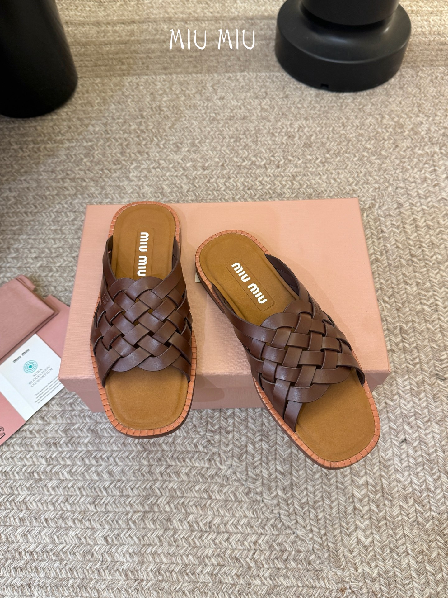 miumiu缪缪编织凉鞋沙滩拖鞋鞋面：编制牛皮内里：定制进口牛皮鞋底：原版真皮大底码数：35-39 （4